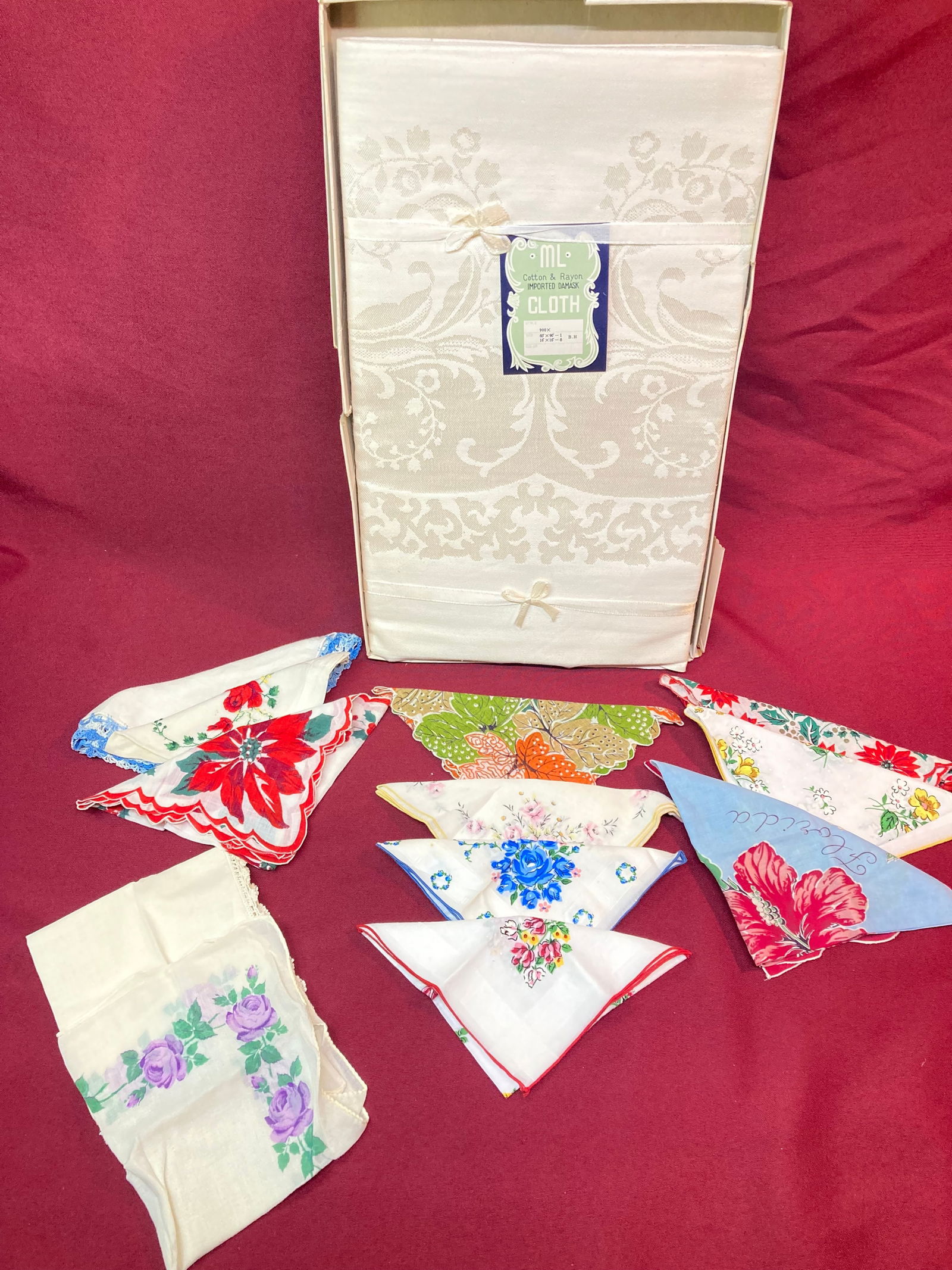 Vintage Damask Set and Decorative Linens: Vintage Damask Set and Decorative Linens