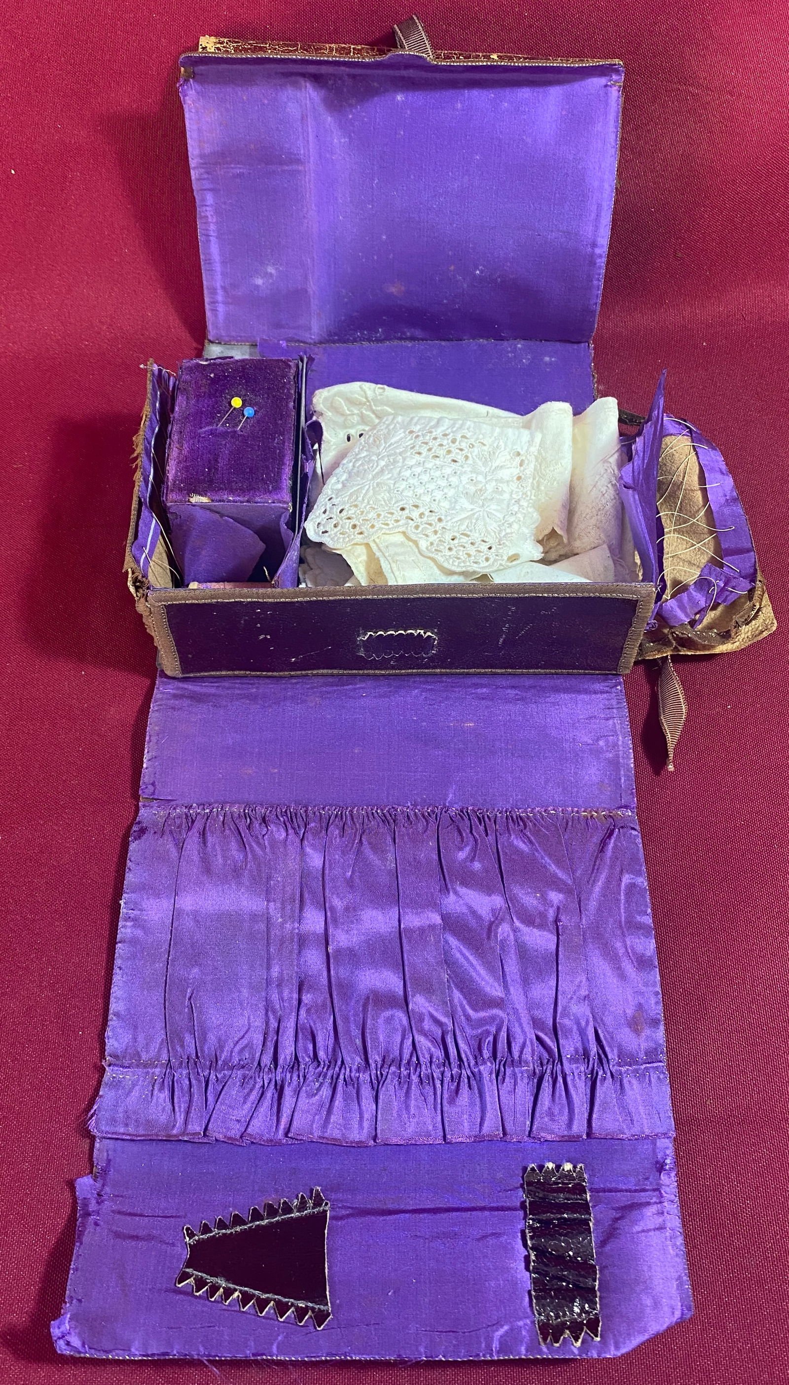 Vintage Sewing Kit Case (1 of 9)