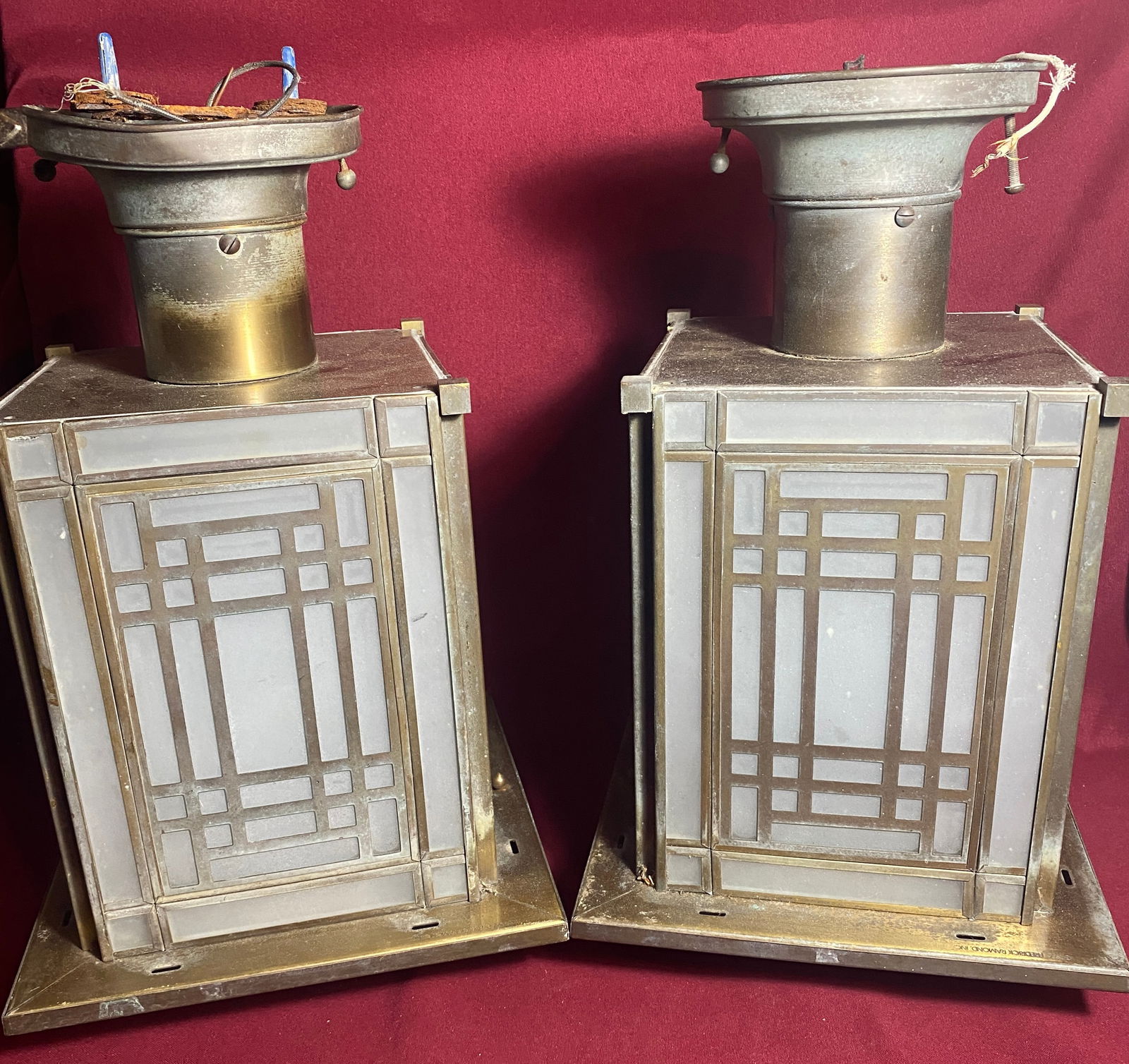 Pair of Matching Fredrick Ramond 1992 Lights - 16"x10"x10" Each (1 of 8)