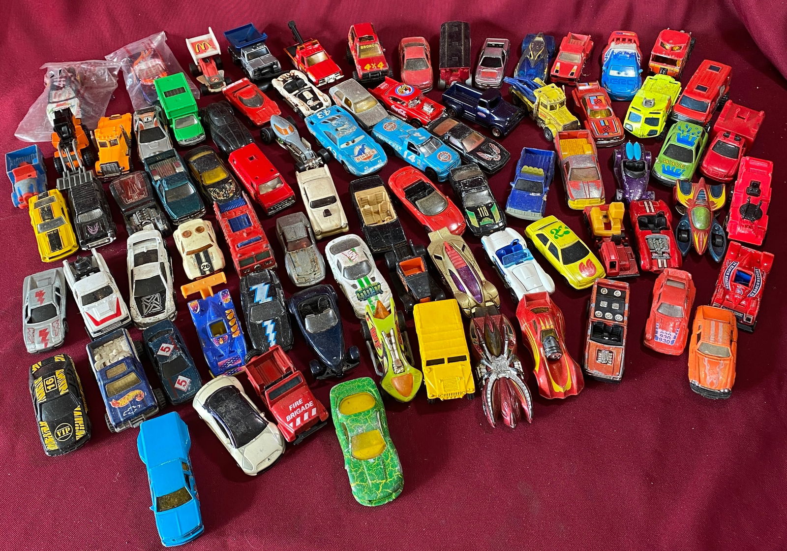 Large Lot of Matchbox, Hot Wheels, and More (1 of 5)