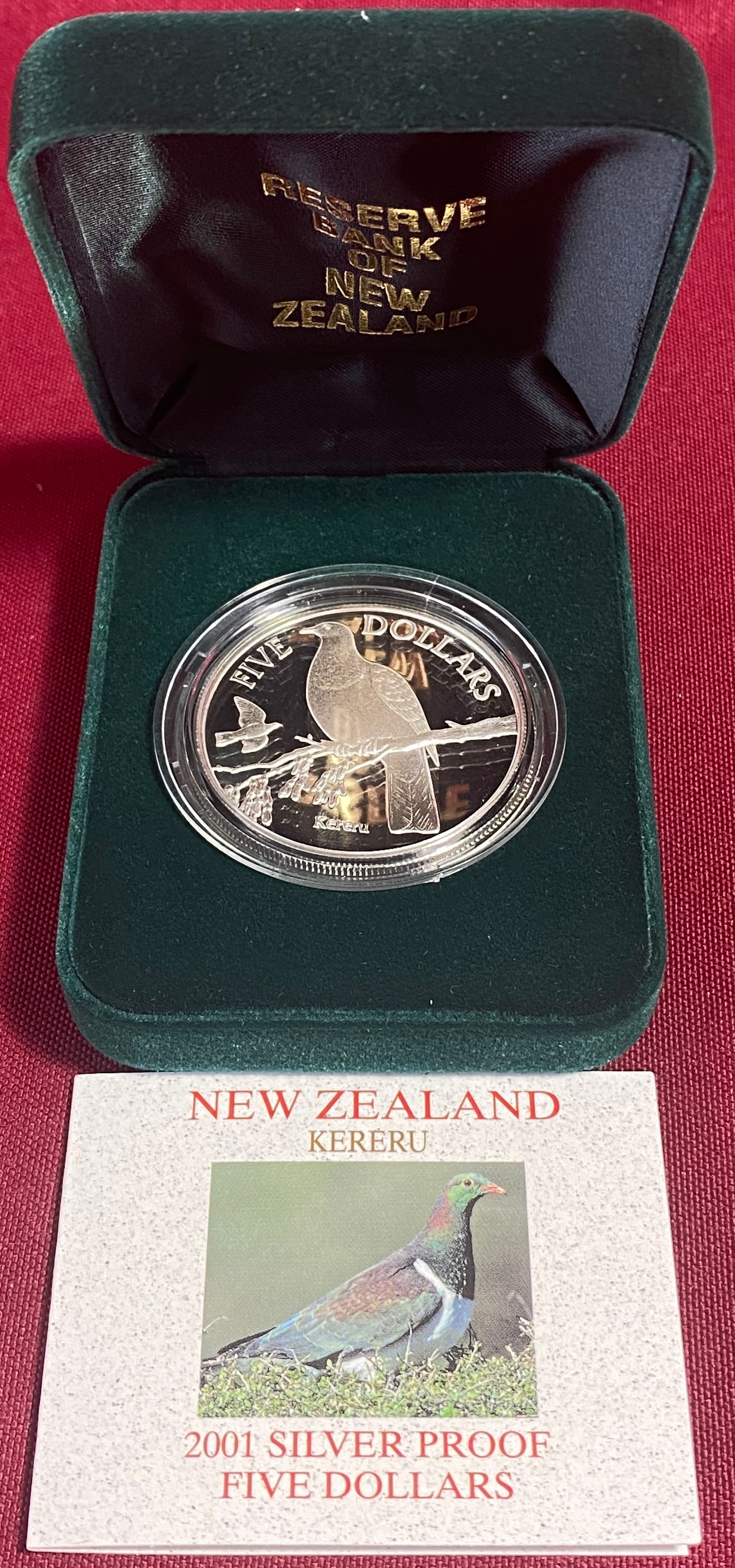 2001 New Zealand Proof Set with Silver $5 Coin (Kereru): 2001 New Zealand Proof Set with Silver $5 Coin (Kereru)