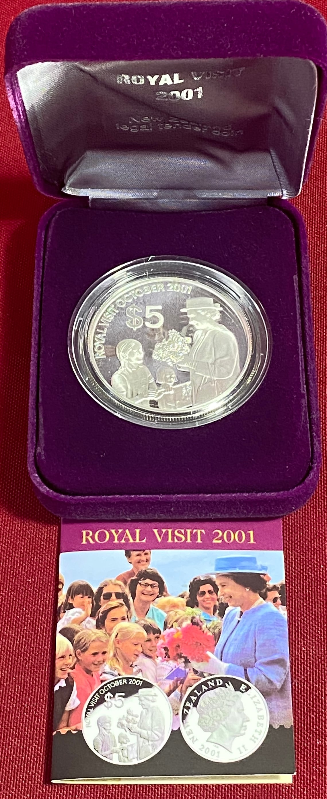 2001 New Zealand Proof Set with Silver $5 Coin (Queen's Visit): 2001 New Zealand Proof Set with Silver $5 Coin (Queen's Visit)