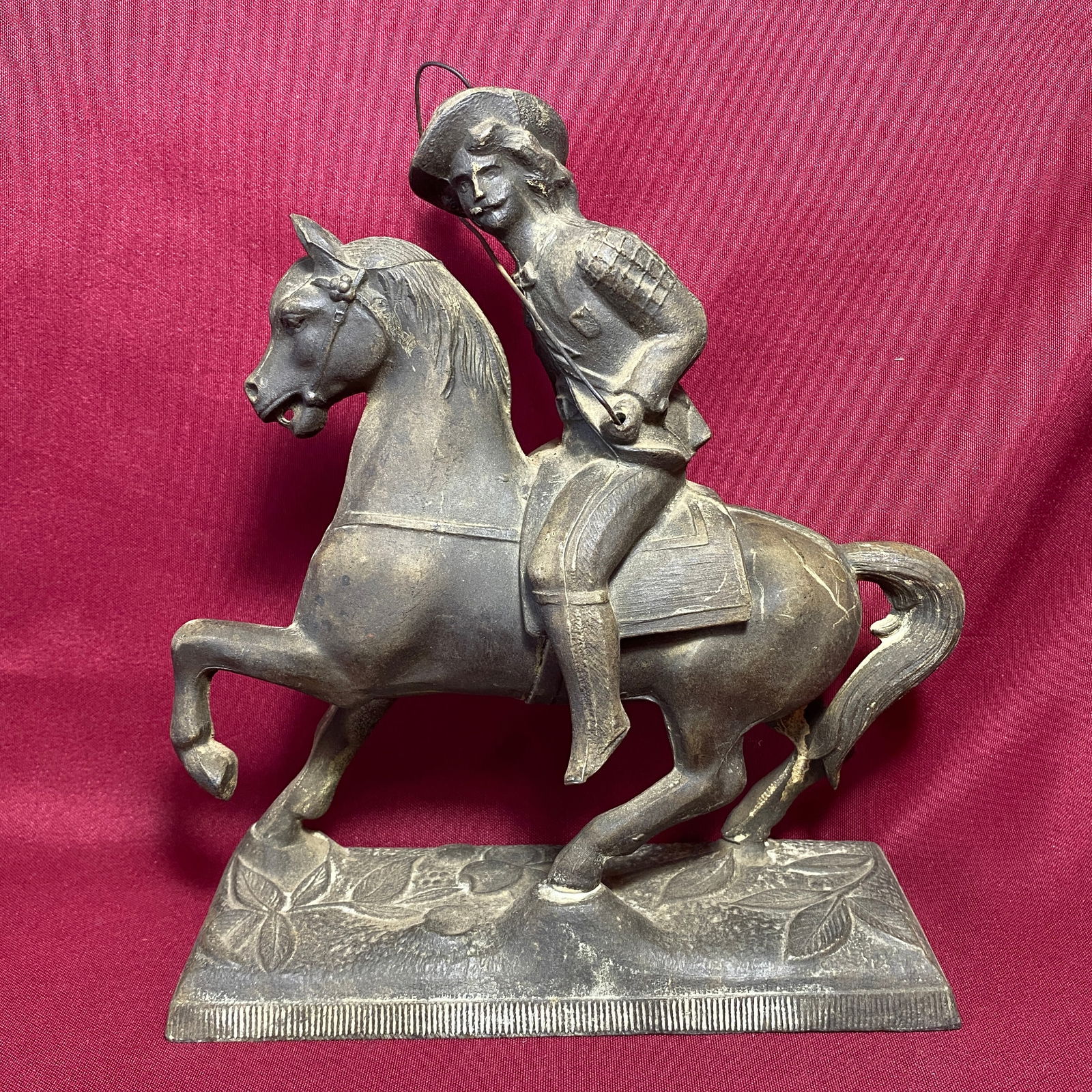 Early 1900s Buffalo Bill Souvenir Statue: Early 1900s Buffalo Bill Souvenir Statue