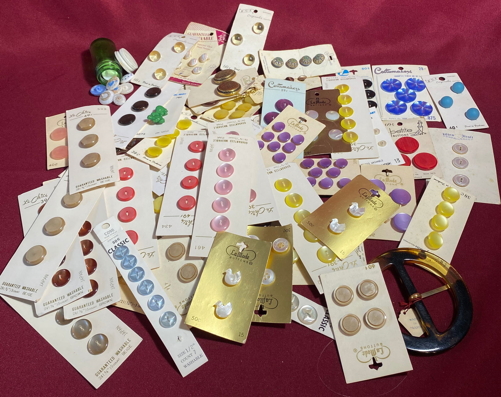 Lot of Vintage Buttons (1 of 9)