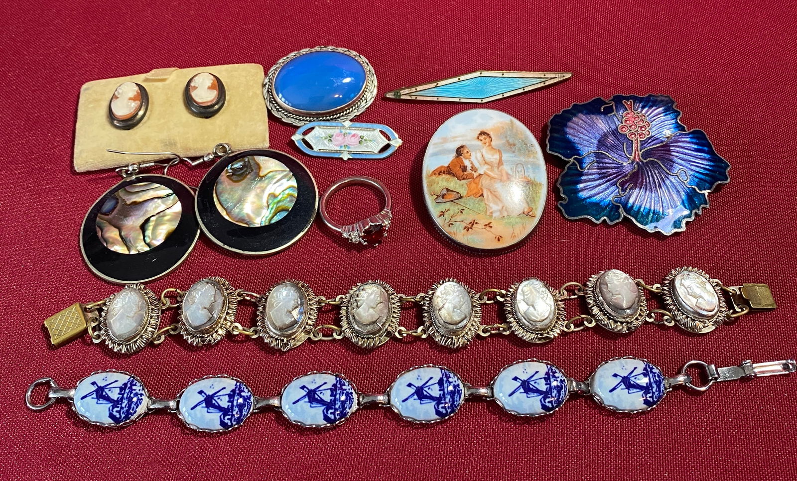 Older, Vintage, and Costume Jewelry - Bracelets, Brooches, Earrings, Rings, Etc.: Older, Vintage, and Costume Jewelry - Bracelets, Brooches, Earrings, Rings, Etc.