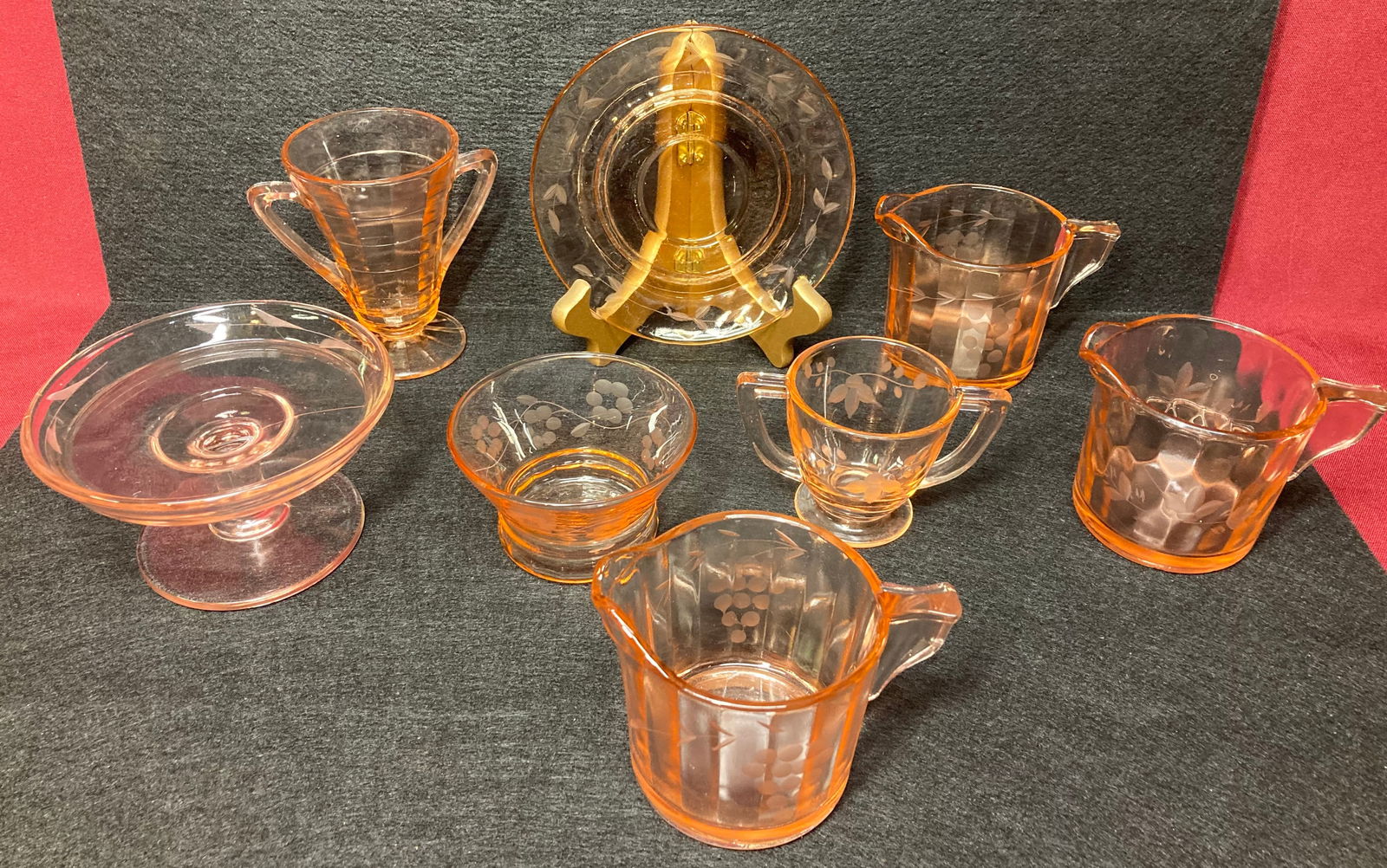 Eight Mixed Pieces of Pink Depression Glass - Absolutely No Shipping (1 of 5)