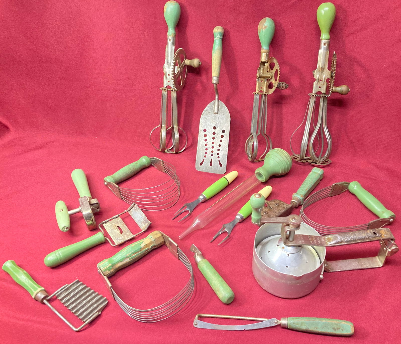 Vintage Green 1930s and Other Kitchen Utensils (1 of 4)
