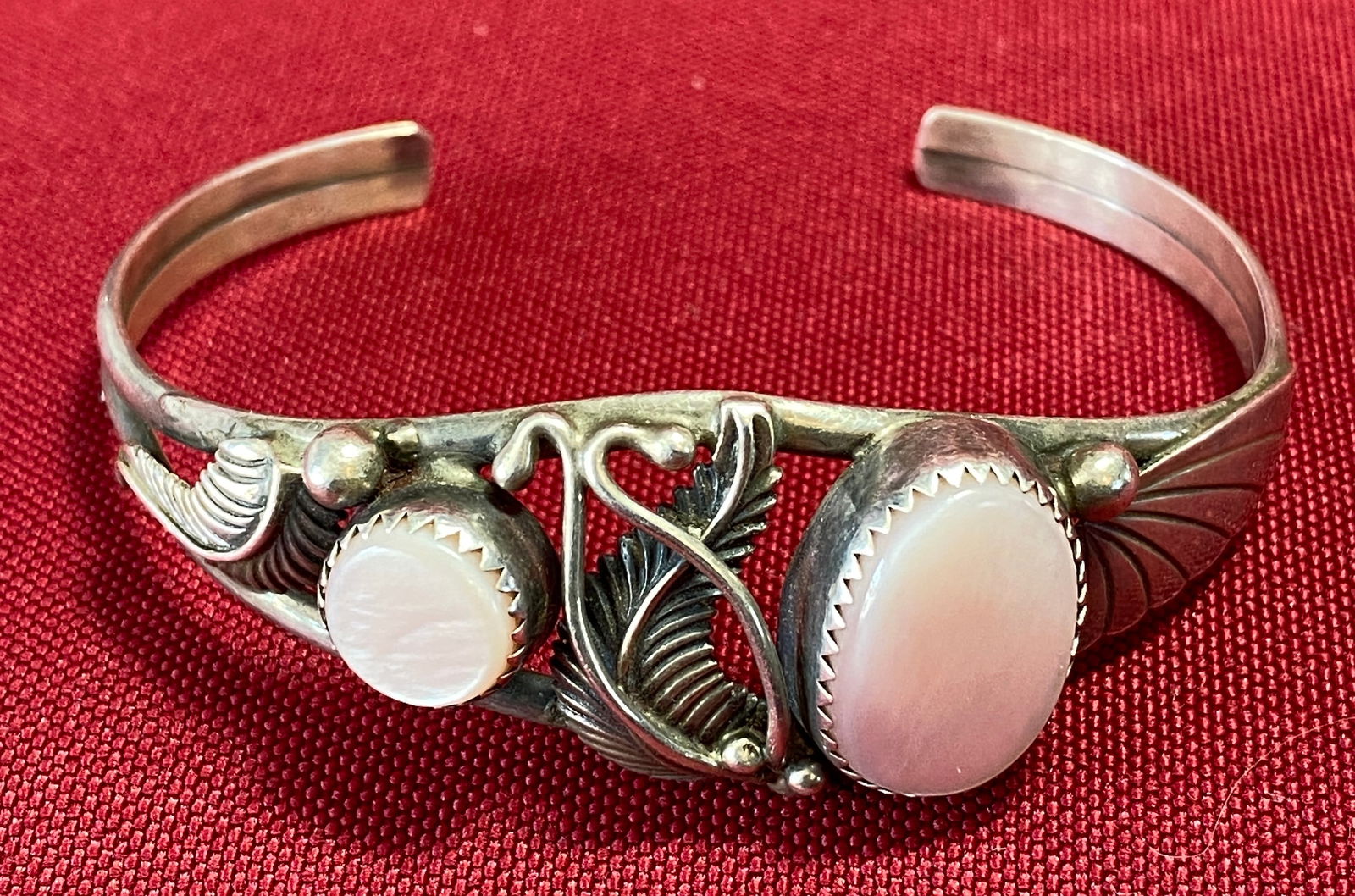 Southwestern Style Sterling Silver Cuff Bracelet with Pink Shell - 15.68 Grams (1 of 6)