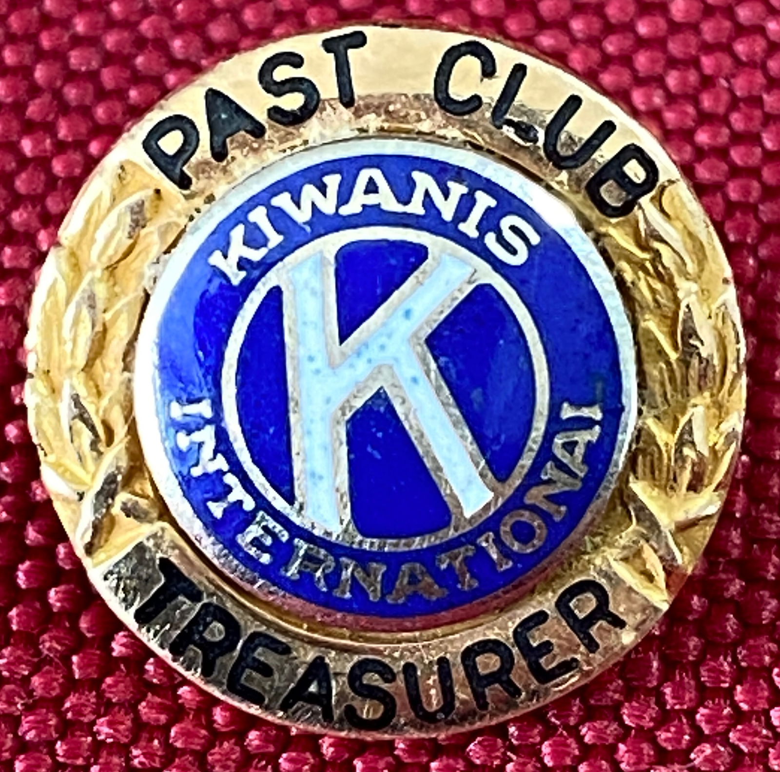 Kiwanis International Past Club Treasurer 14K Top Screwback Pin - 1.91 Grams: Kiwanis International Past Club Treasurer 14K Top Screwback Pin - 1.91 Grams