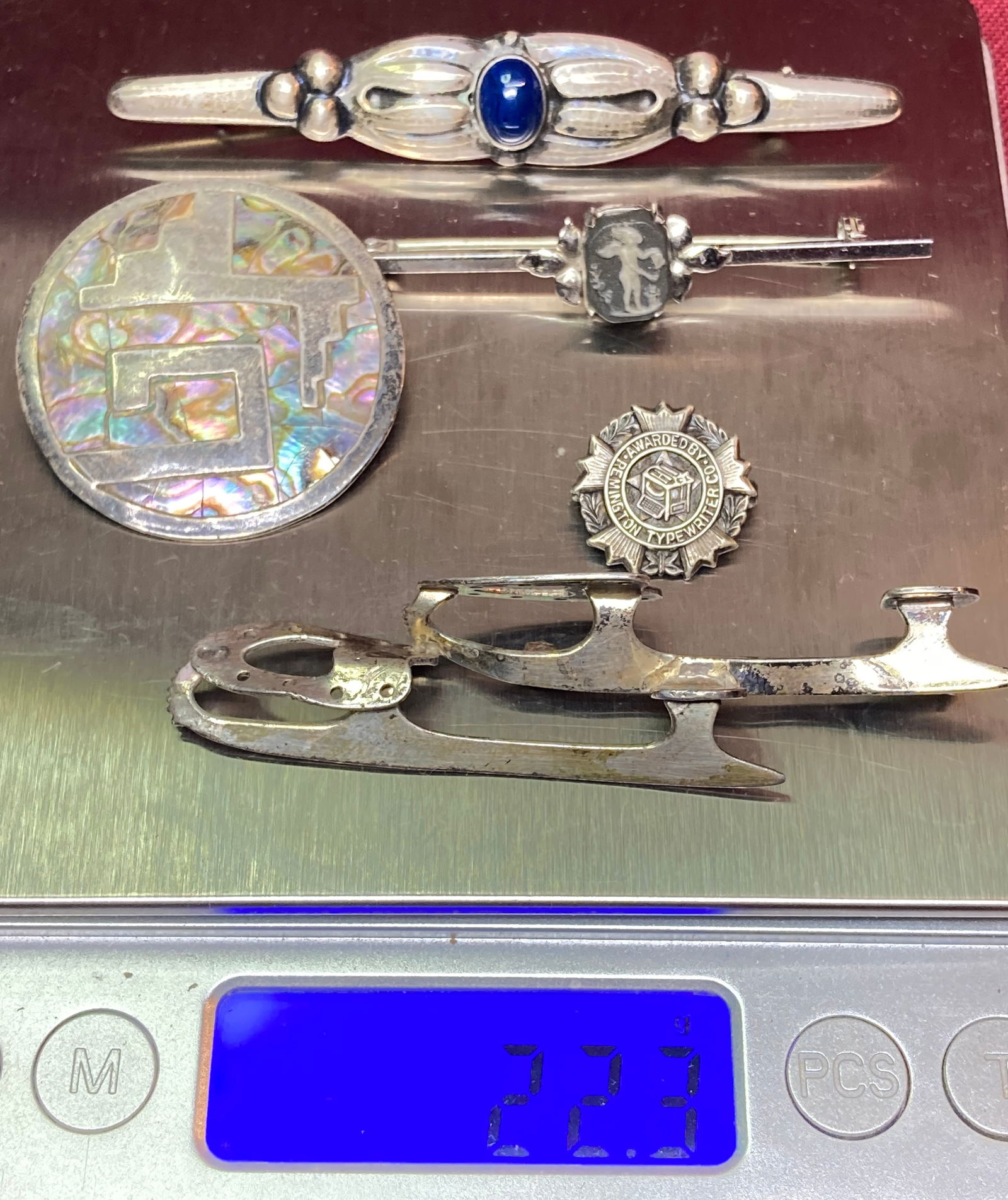 Five Sterling Silver Brooches - Assorted Designs - 22.3 Grams: Five Sterling Silver Brooches - Assorted Designs - 22.3 Grams