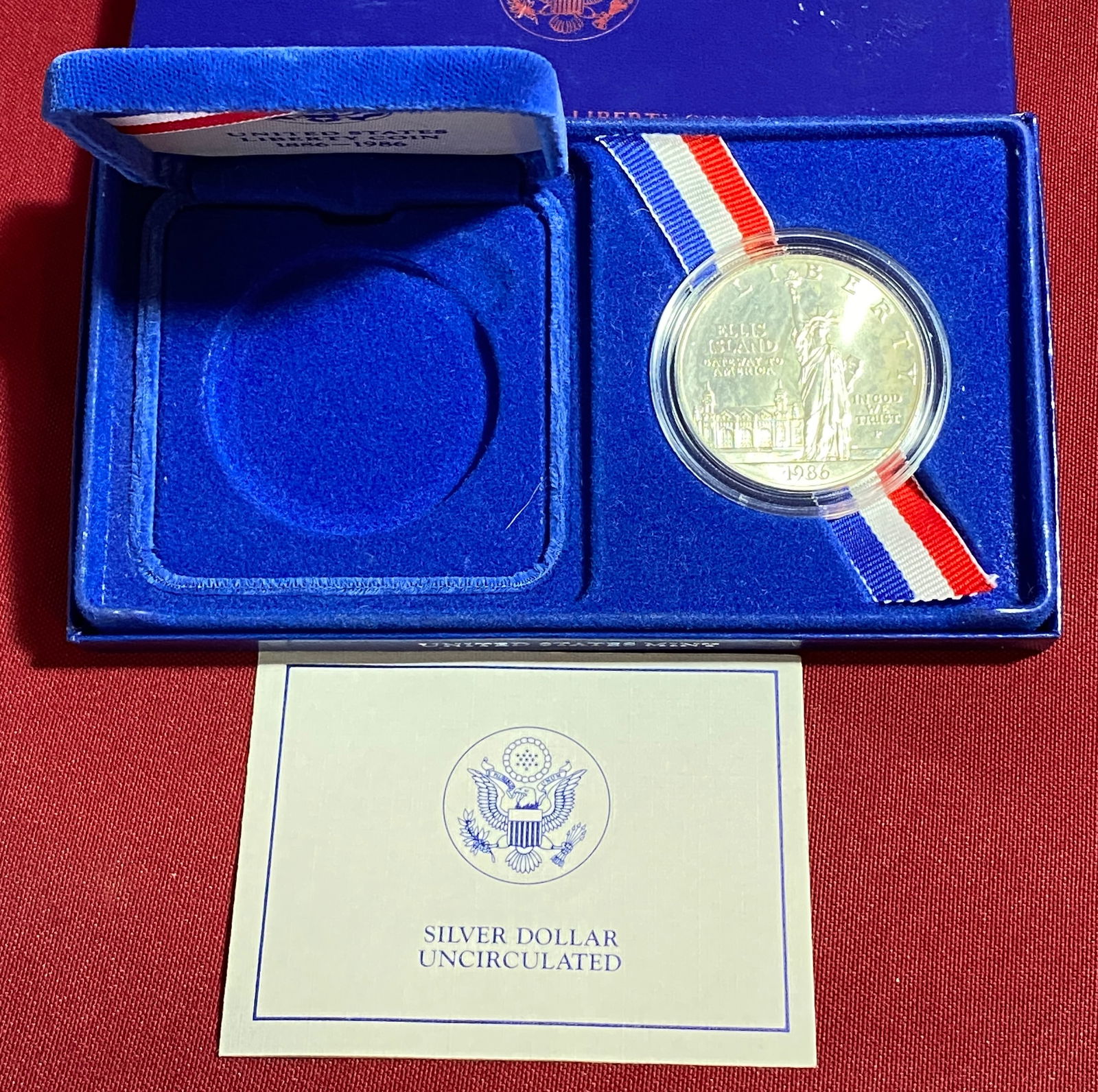 1986-P Liberty Commemorative Silver Dollar (1 of 4)