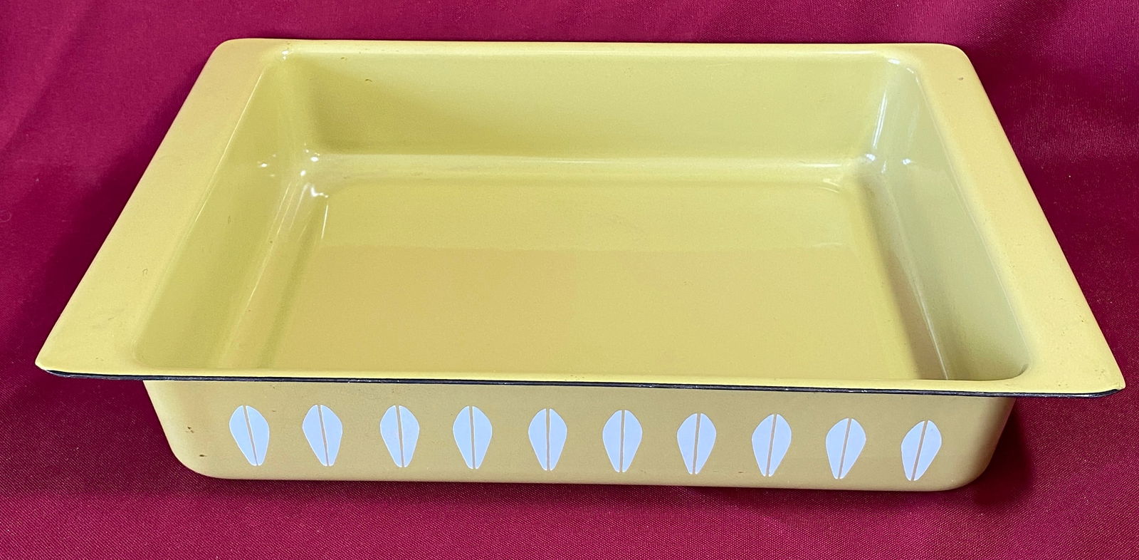 Vintage Cathrineholm Lotus Enamelware Baking Pan: Vintage Cathrineholm Lotus Enamelware Baking Pan