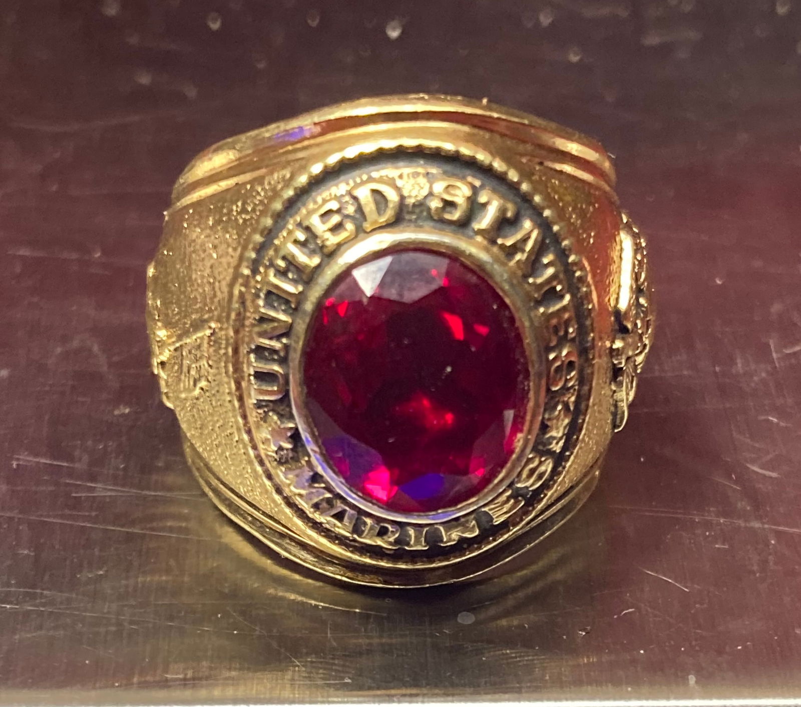 U.S. Marine 18K Gold HGE Ring with Red Stone/Gem: U.S. Marine 18K Gold HGE Ring with Red Stone/Gem