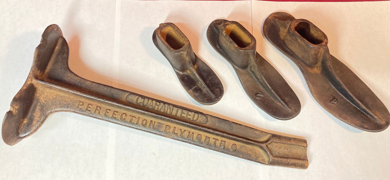 Older Plymouth Cast Iron Shoe Cobbler Stand and Three Shoe Molds - Absolutely No Shipping: Older Plymouth Cast Iron Shoe Cobbler Stand and Three Shoe Molds - Absolutely No Shipping