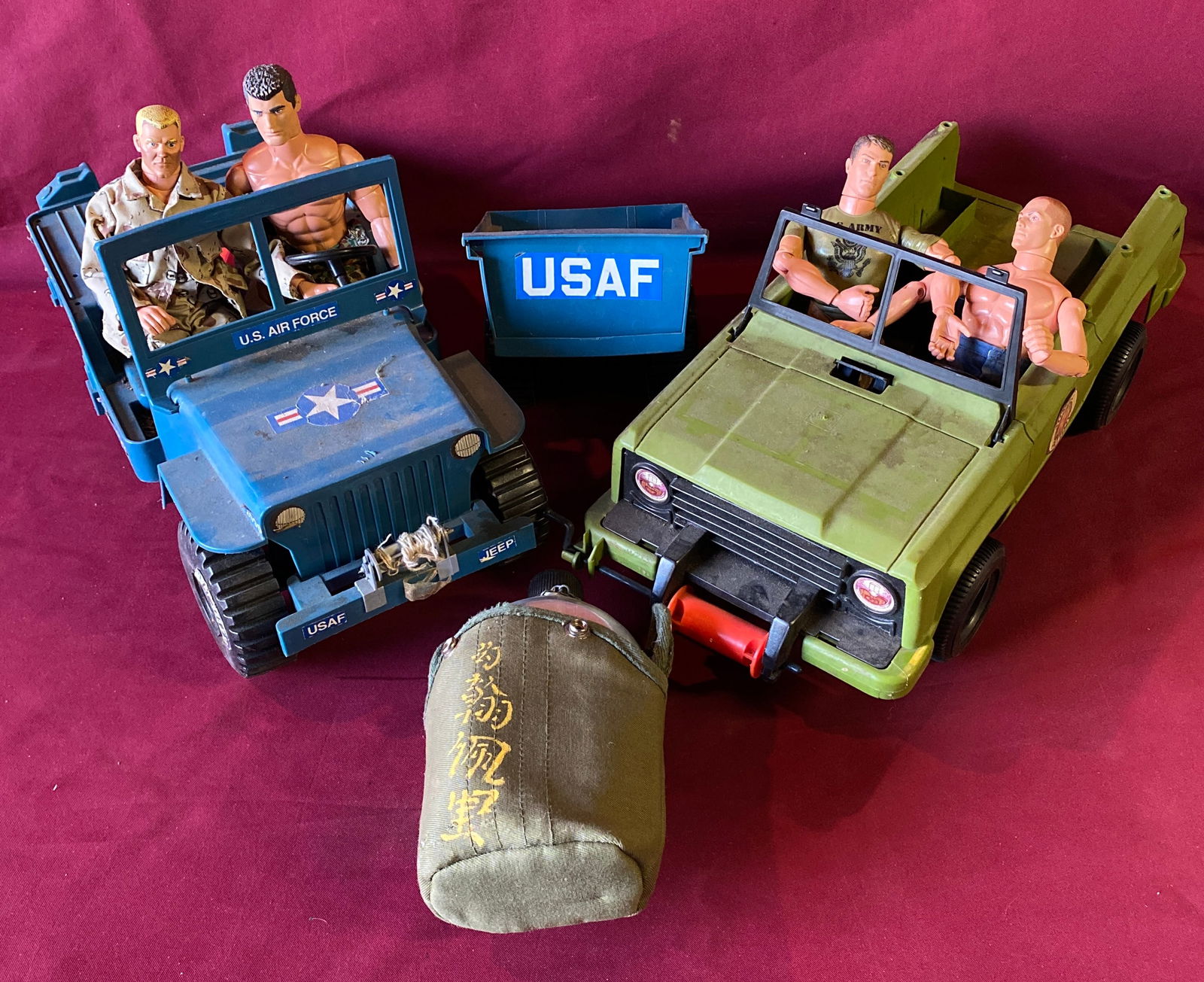 Toy USAF and Army Action Figures & Jeeps and Canteen - USAF Jeep Has a Cart: Toy USAF and Army Action Figures & Jeeps and Canteen - USAF Jeep Has a Cart