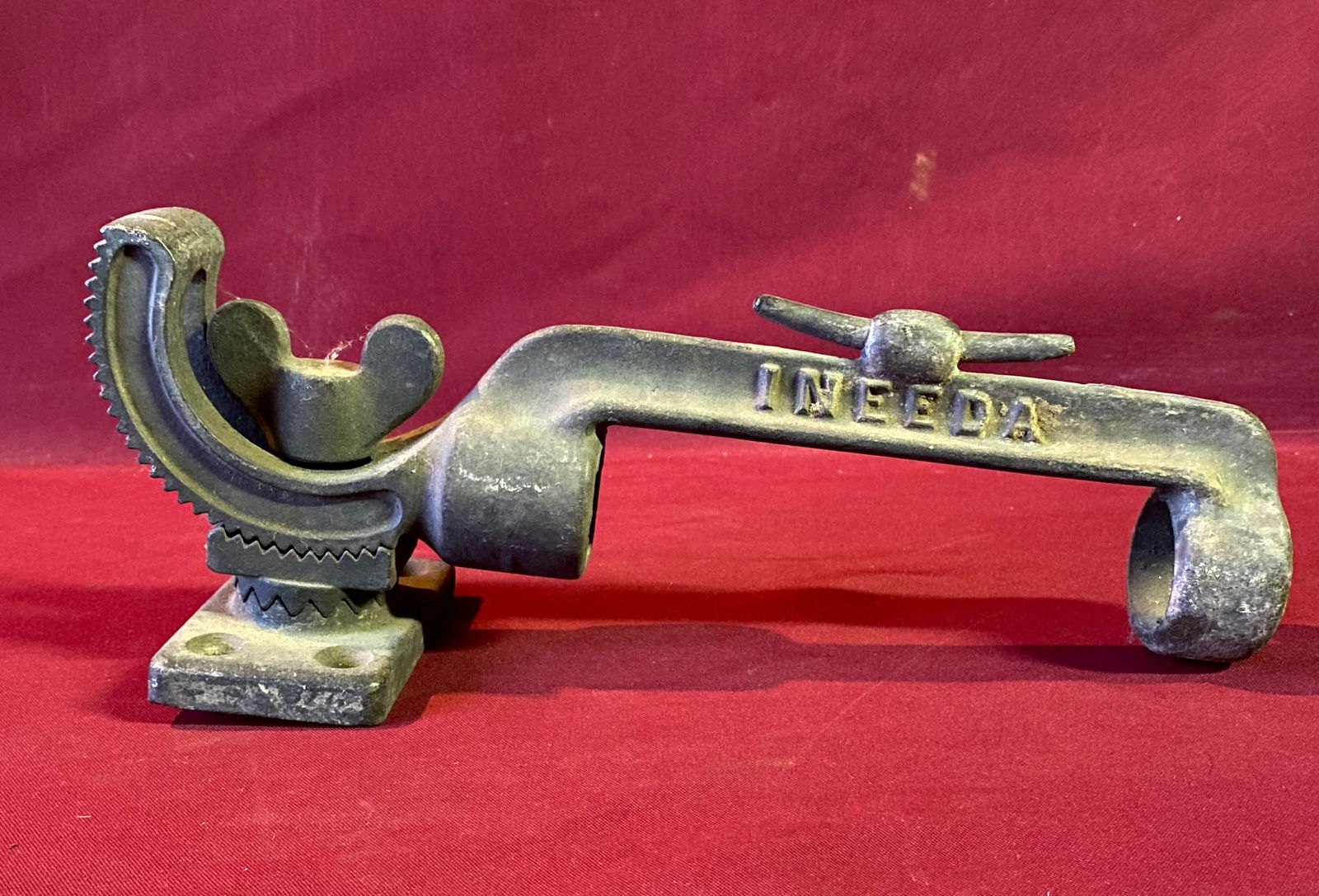 Ineeda Metal Flag Holder: Ineeda Metal Flag Holder