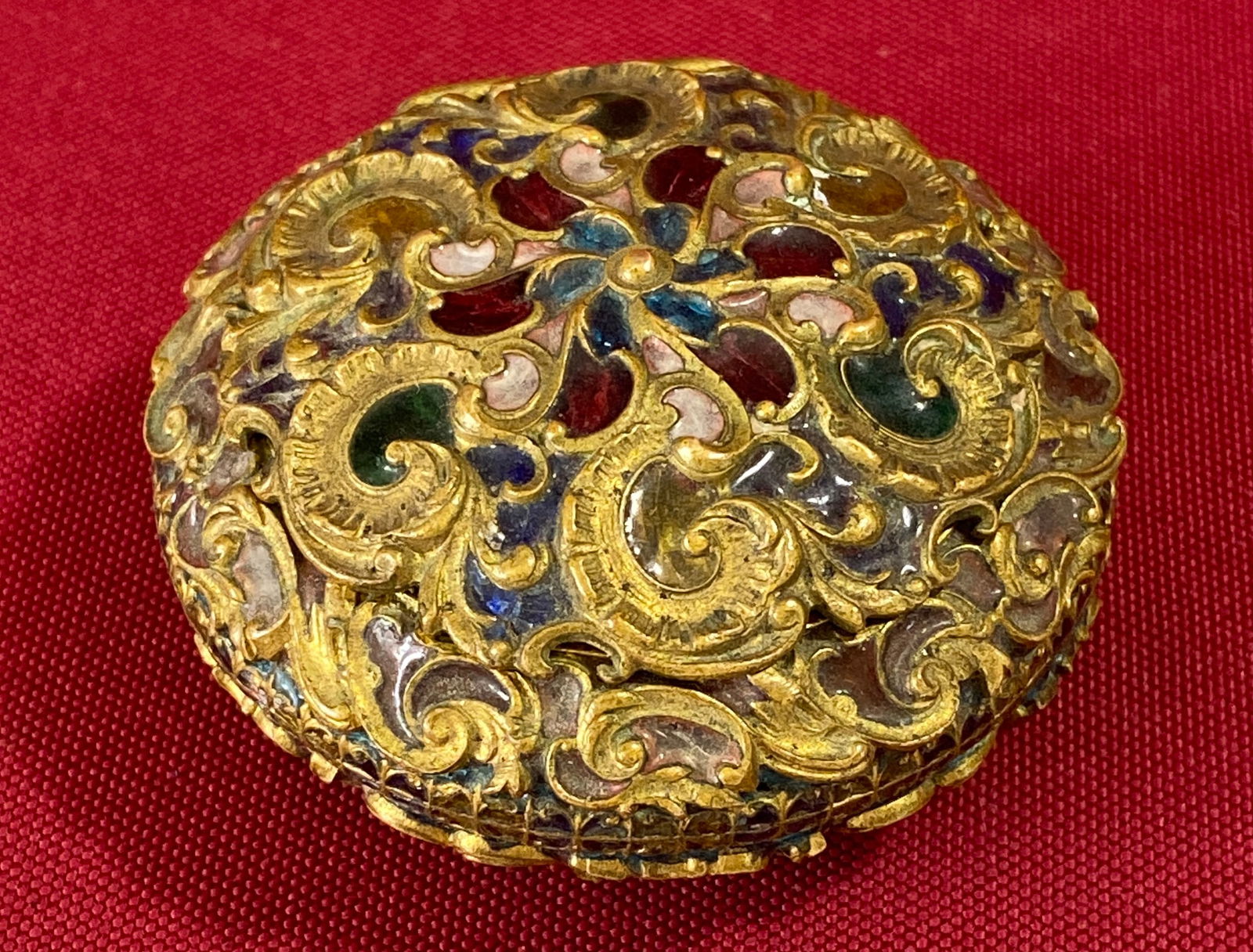 Plique-a-Jour Enamel Work Trinket Box: Plique-a-Jour Enamel Work Trinket Box