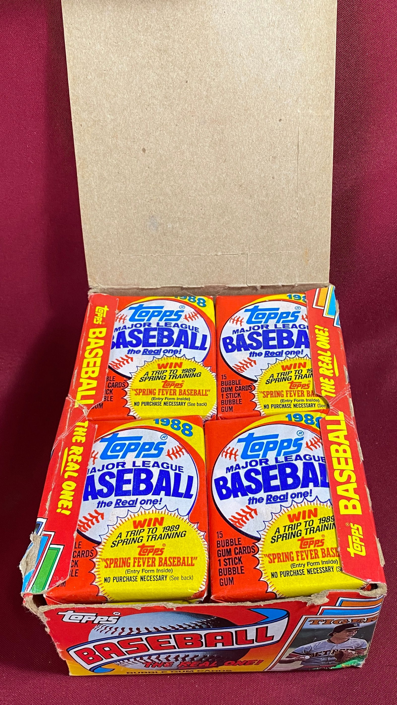 Box of 1988 TOPPS Wax Pack Bubblegum Baseball Cards (1 of 7)