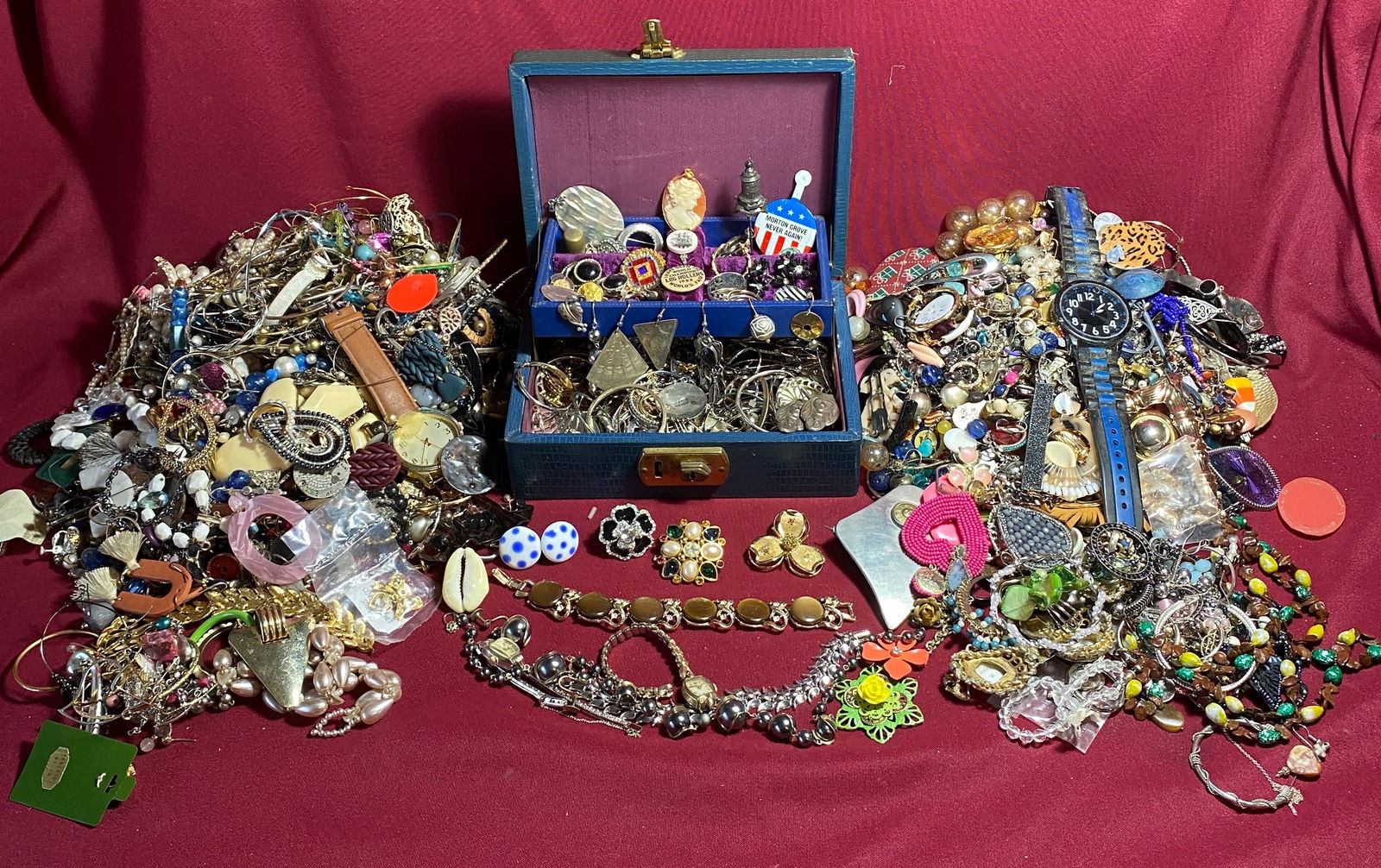 Older and Vintage Costume, Jewelry - Unresearched, Some Complete - Some Incomplete, Various (1 of 6)