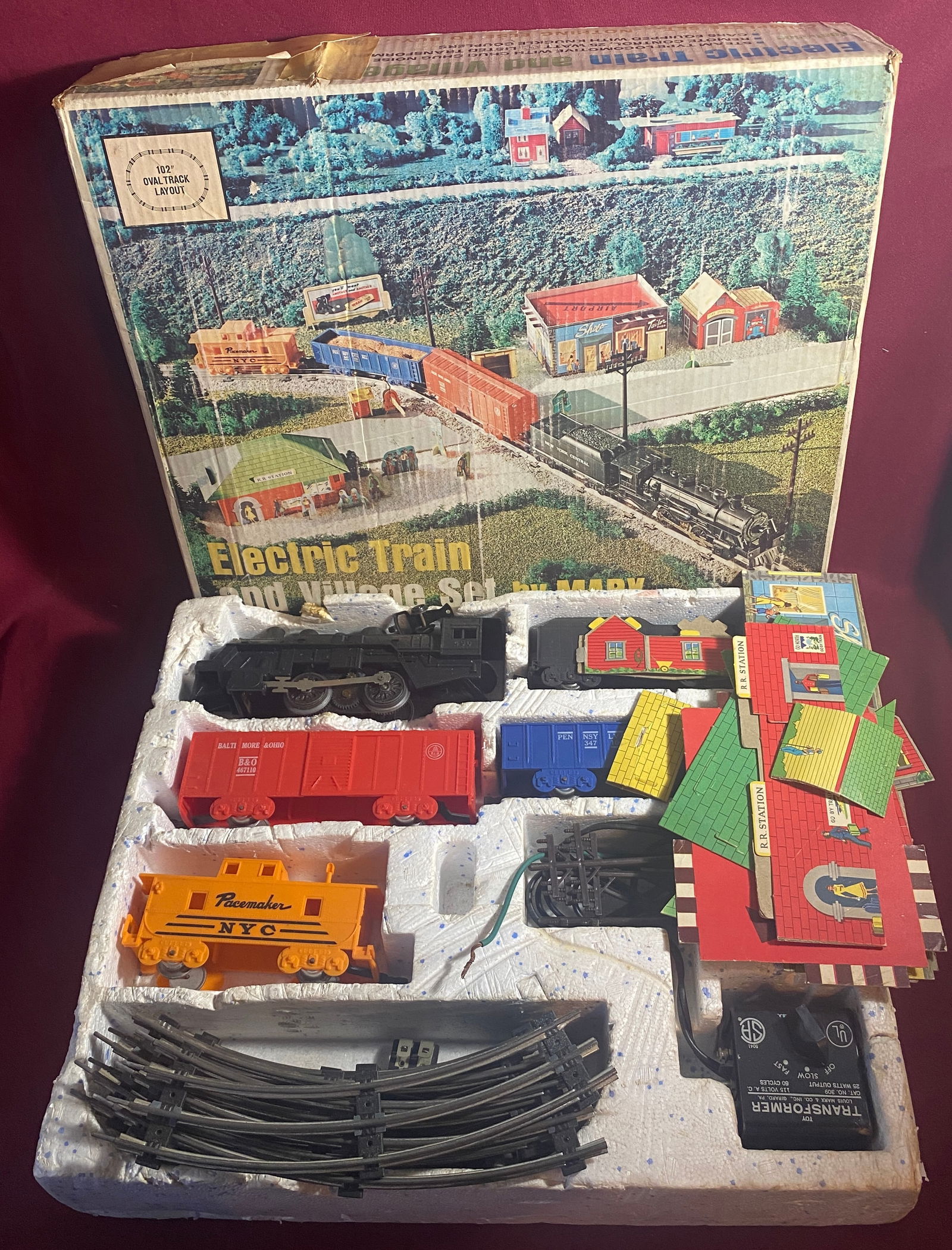 Vintage Marx Electric Train and Village Set (1 of 10)