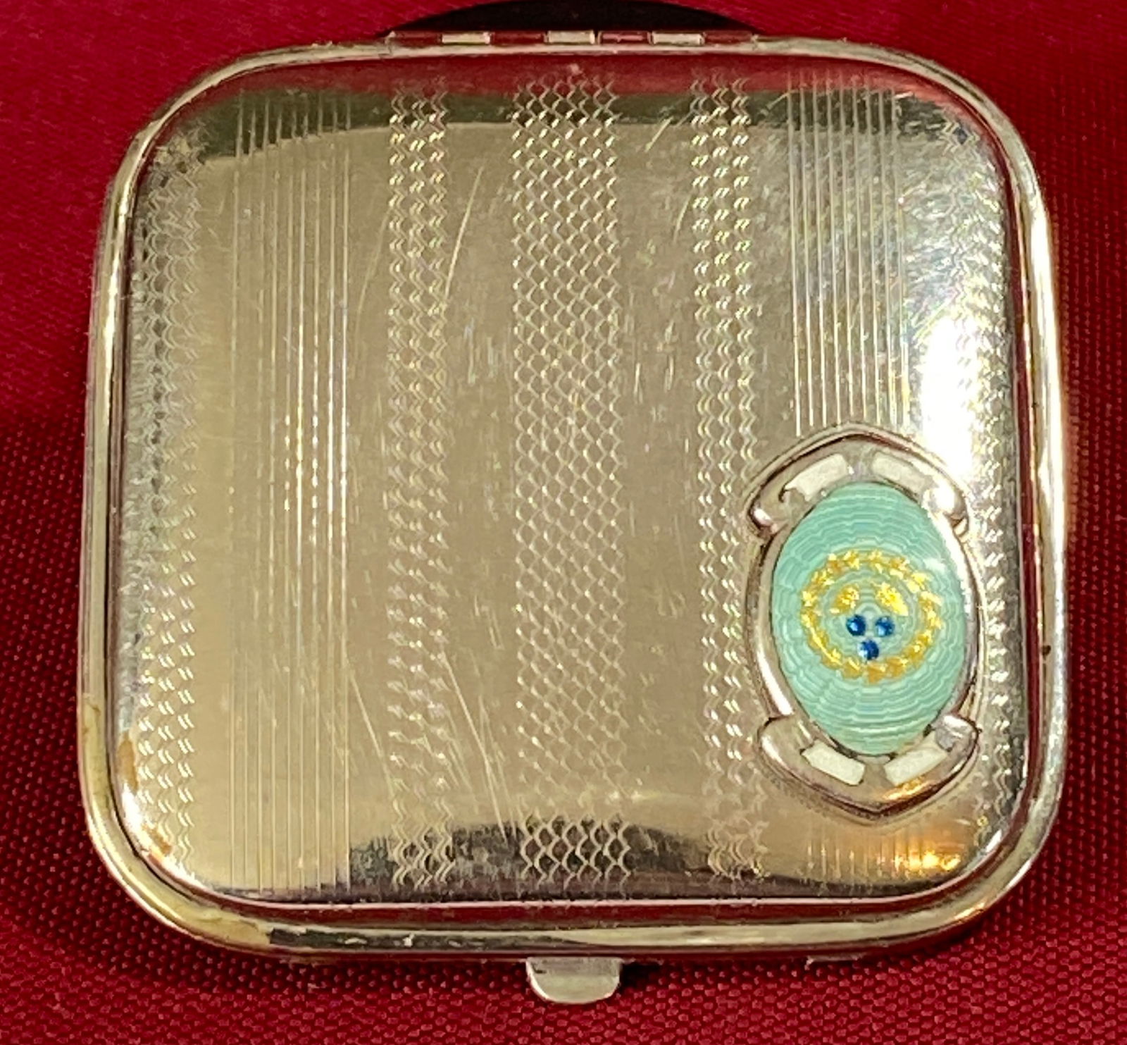 Older Art Deco Compact (1 of 4)