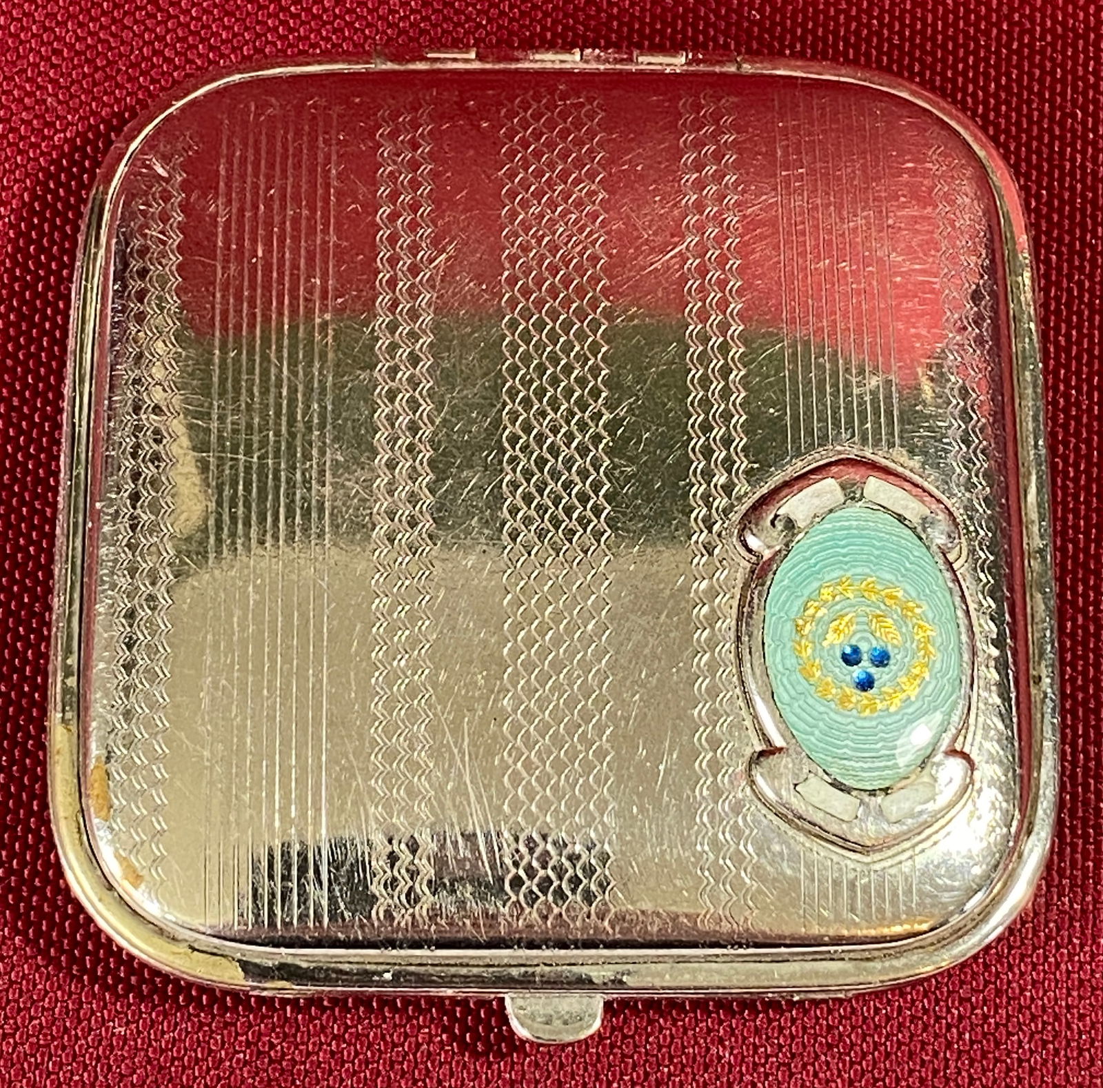 Older Art Deco Compact - 4