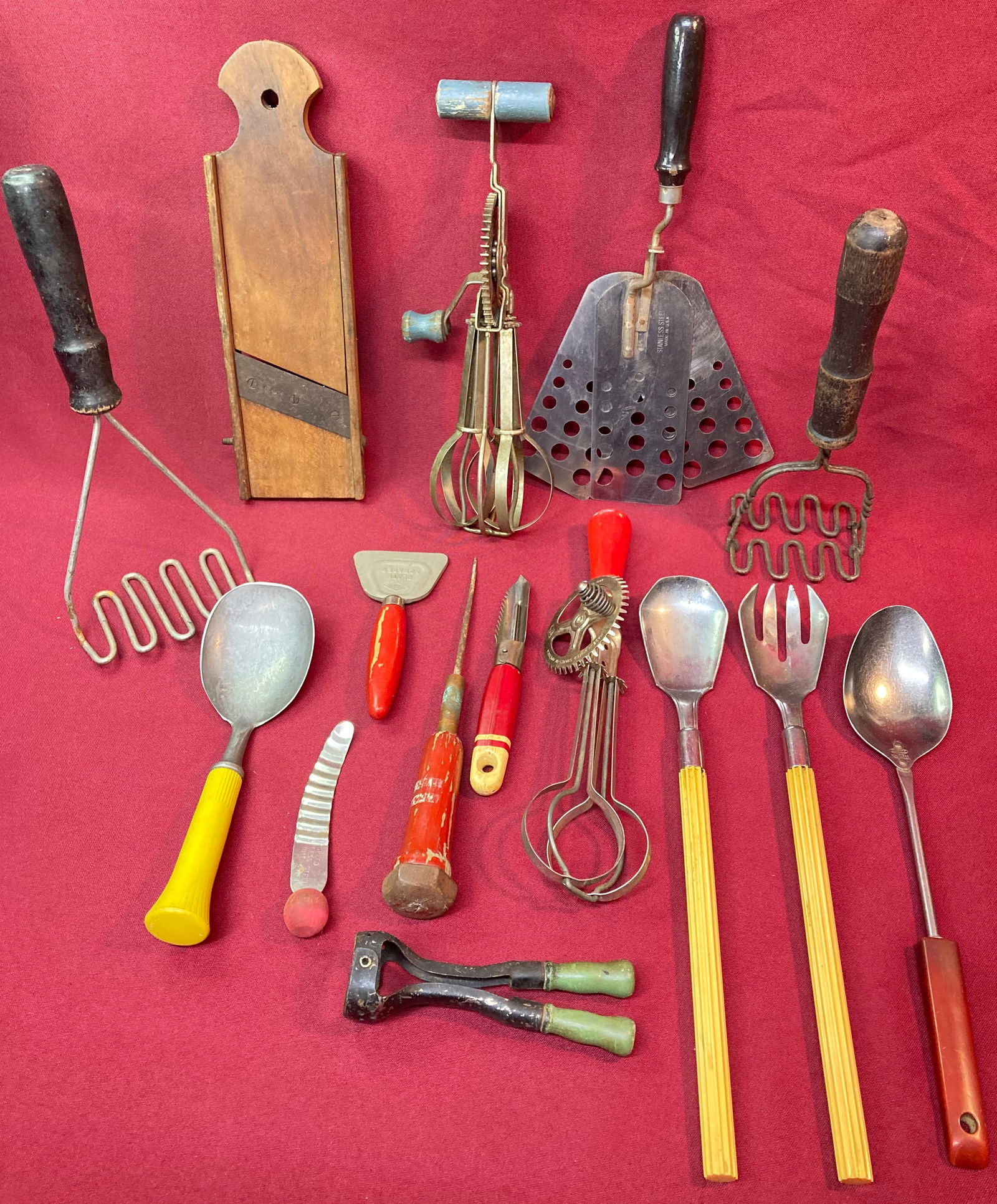 Mixed Vintage Kitchen Utensils - 1920s-50s (1 of 4)