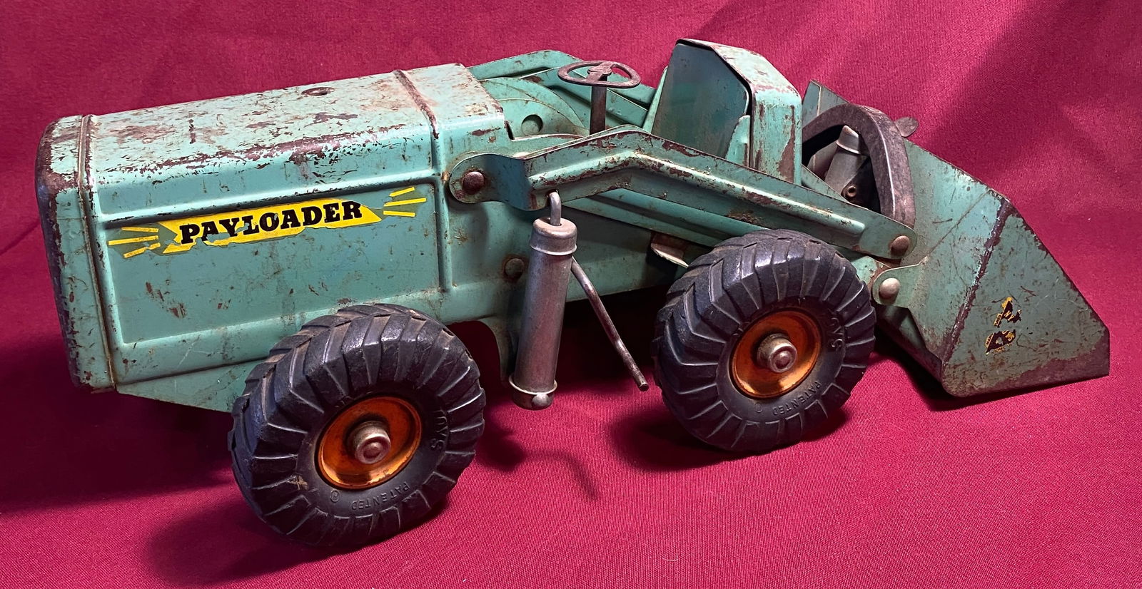 Older Lint Toys N.Y. Metal Payloader Tractor: Older Lint Toys N.Y. Metal Payloader Tractor