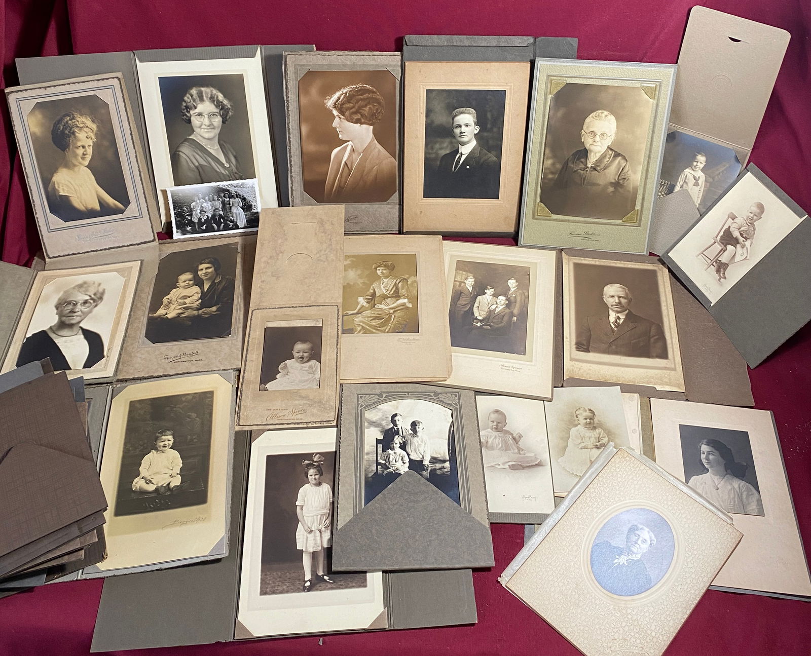 Large Amount of Old Photographs - Various Subjects - Mostly Portraits (1 of 6)