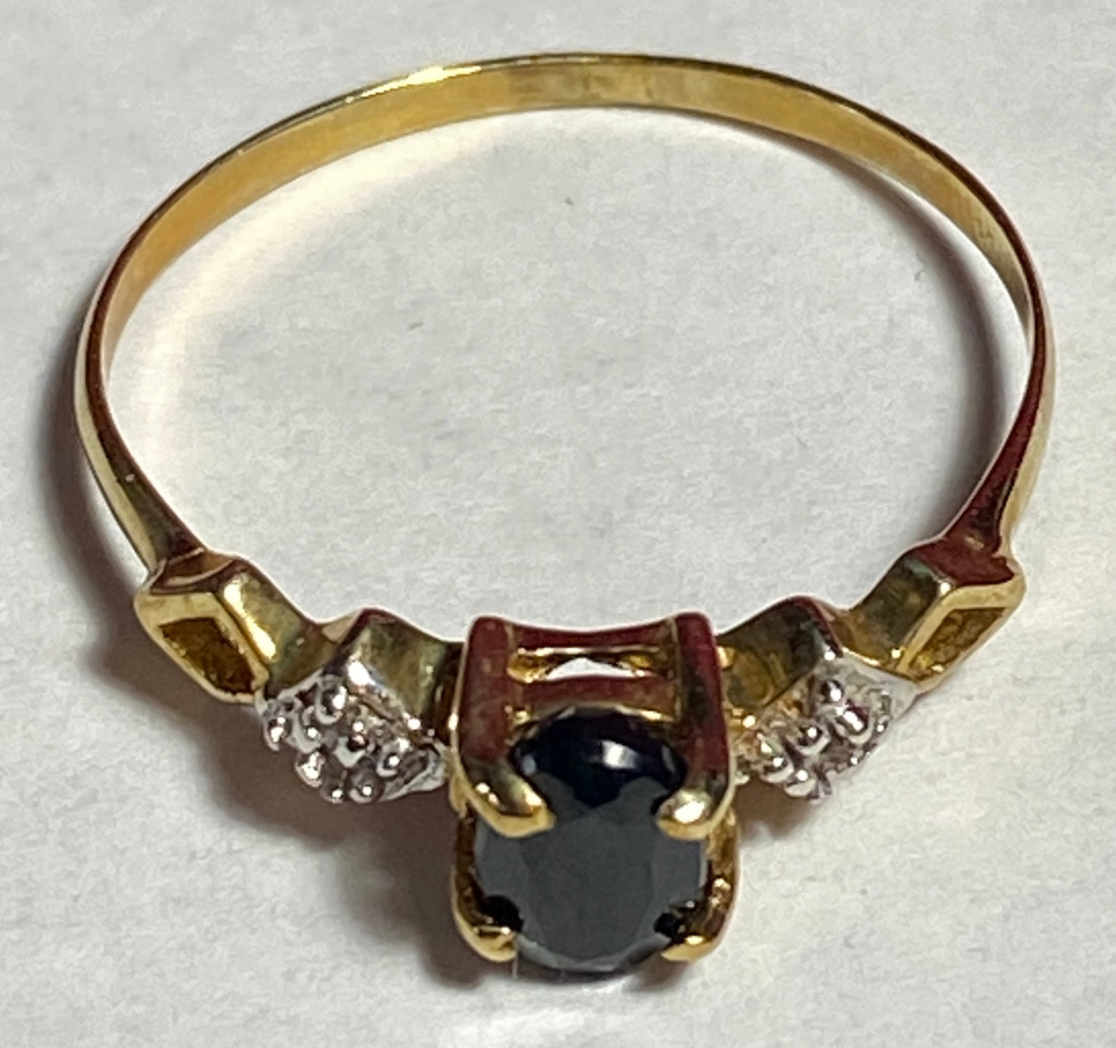 10K Gold Ring with Dark Blue Stone (Sapphire) and Small Diamond Chips - Size 7.75 - 1.36 Grams: 10K Gold Ring with Dark Blue Stone (Sapphire) and Small Diamond Chips - Size 7.75 - 1.36 Grams