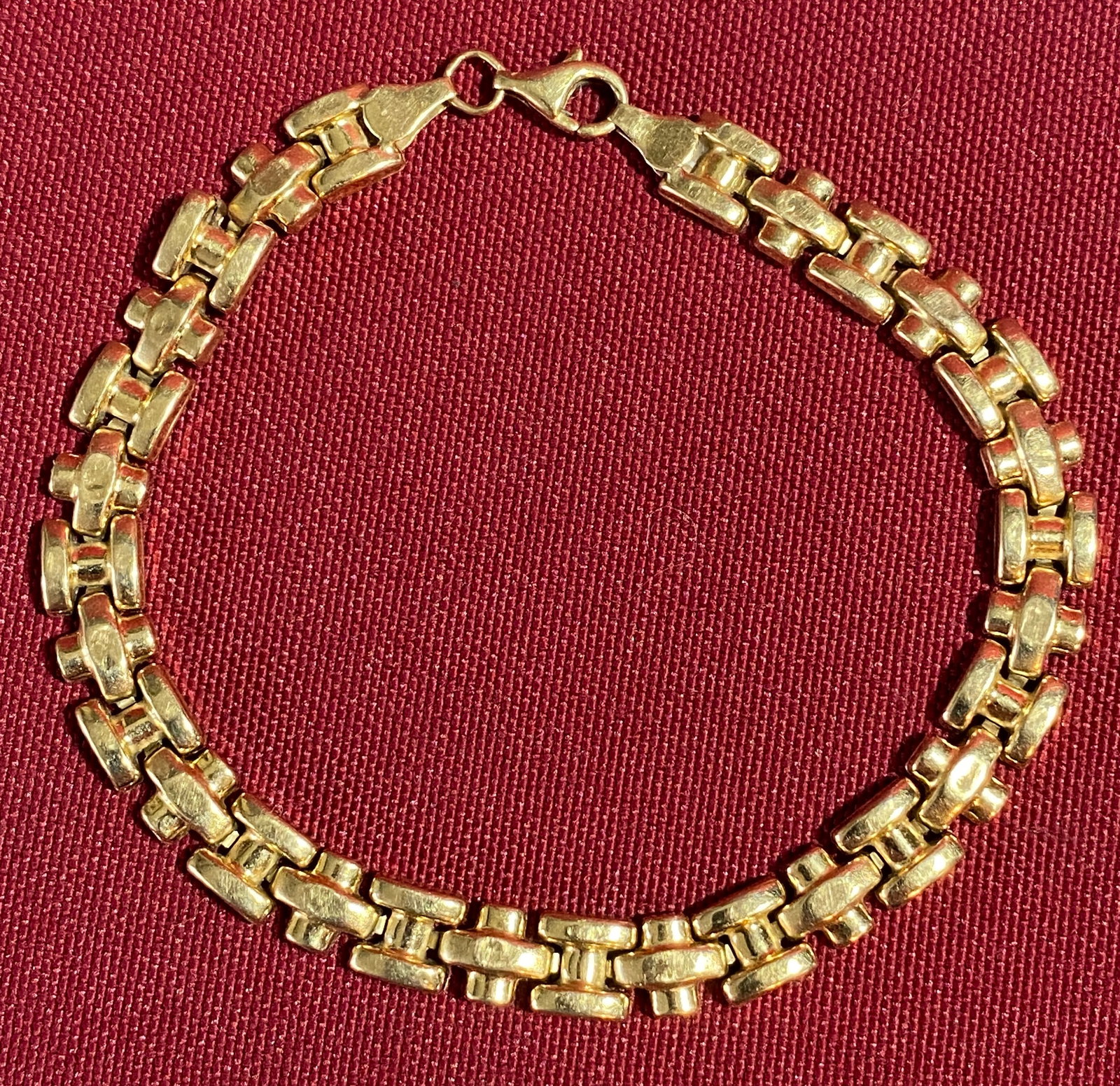 10K Gold 7.25" Bracelet - 4.70 Grams - Marked: 10K Gold 7.25" Bracelet - 4.70 Grams - Marked