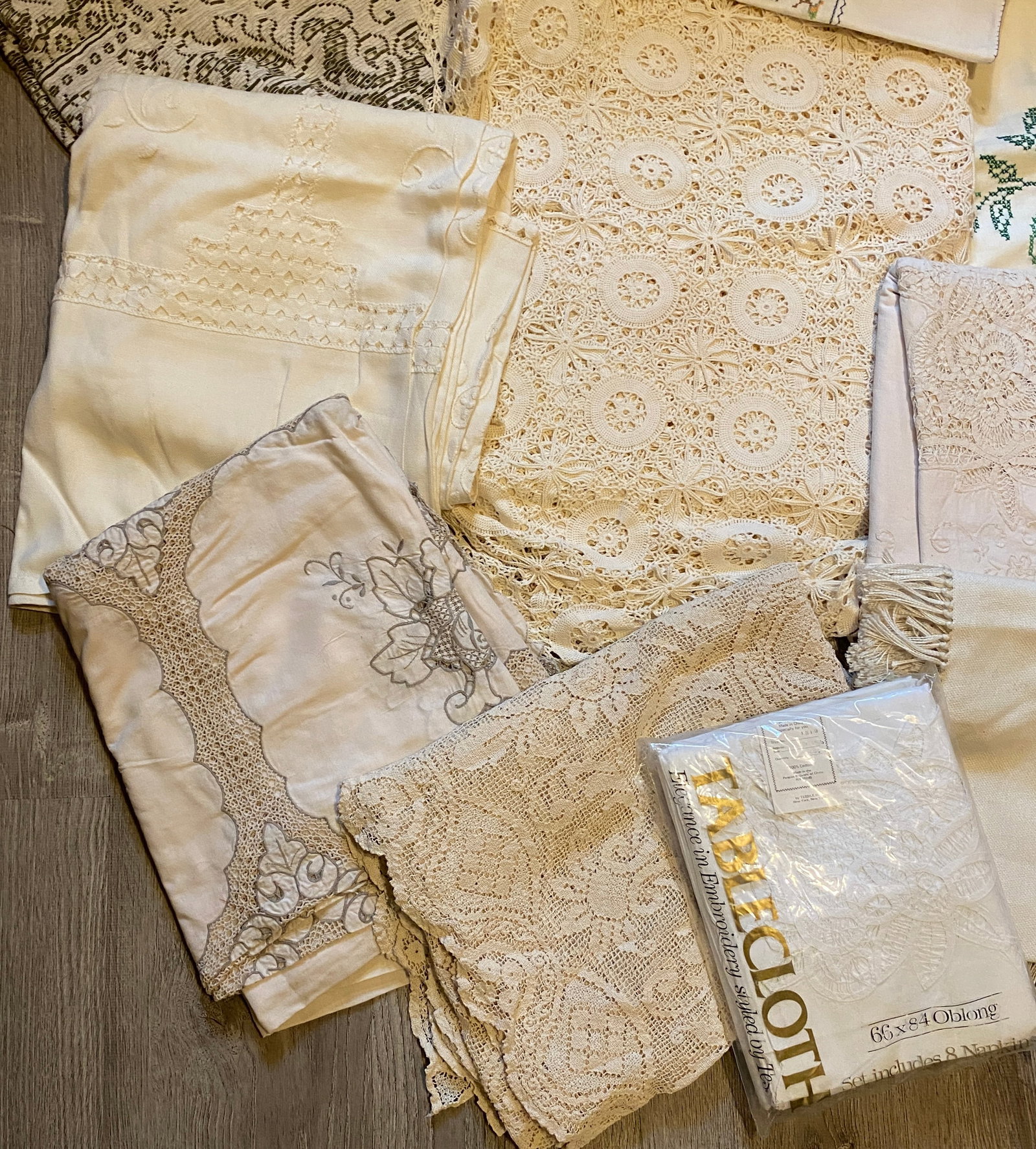Table Linens, Tablecloths, Etc. - 3