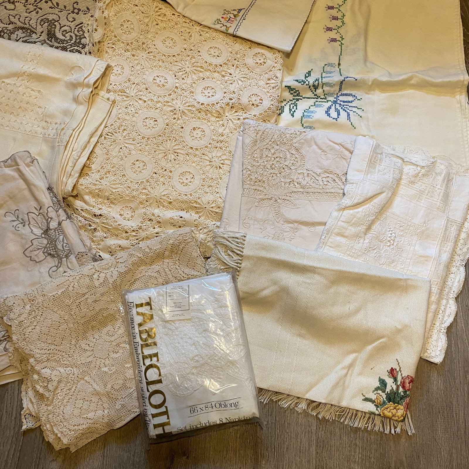 Table Linens, Tablecloths, Etc. - 4