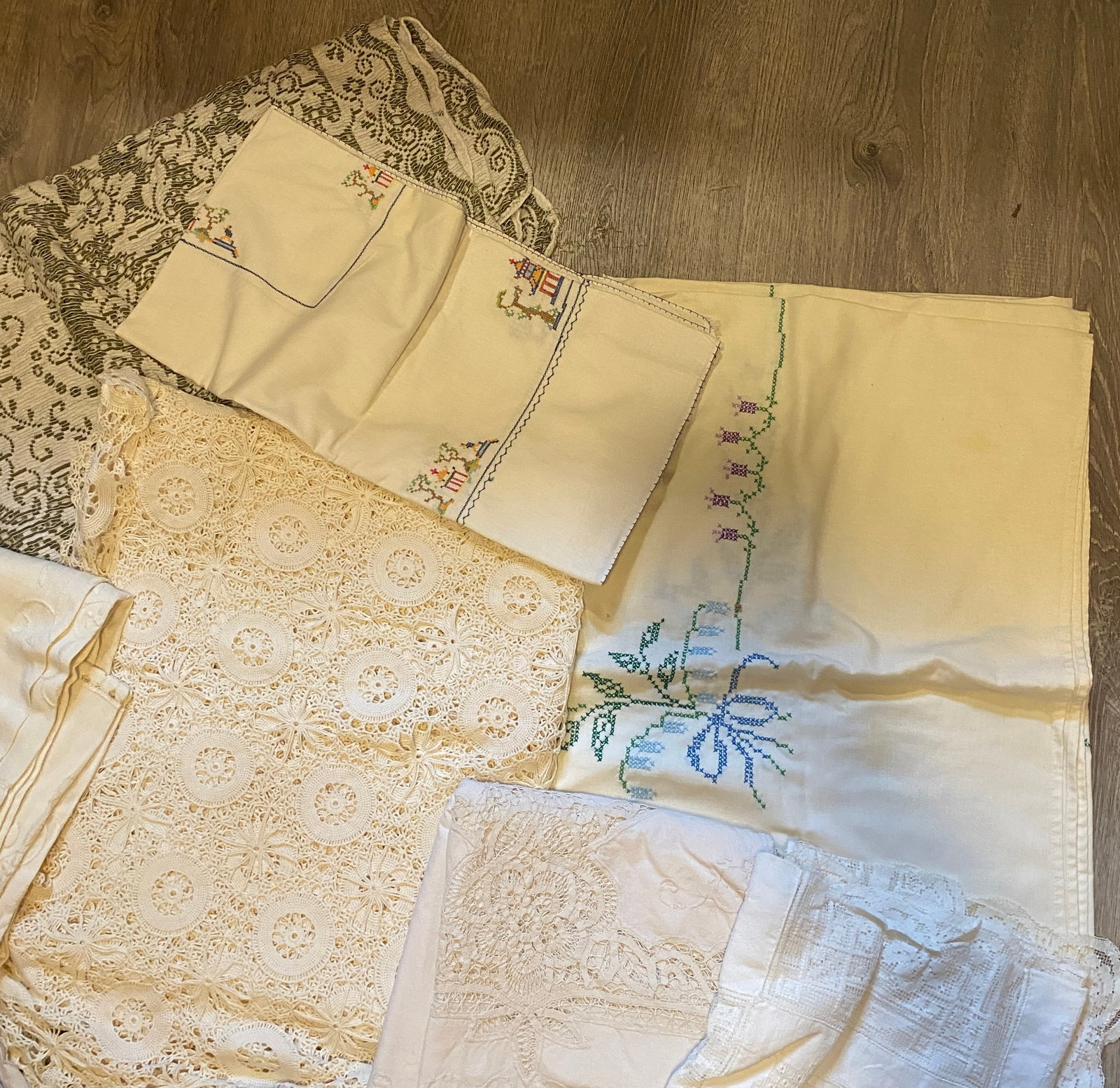 Table Linens, Tablecloths, Etc. - 5
