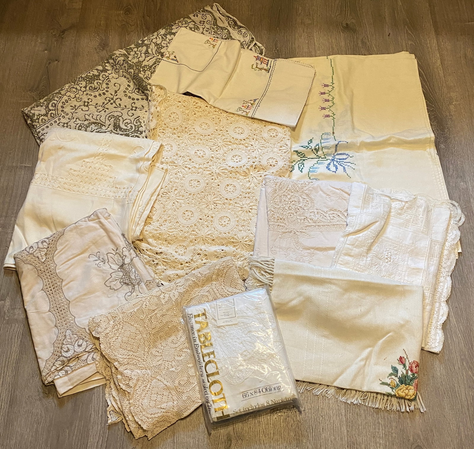 Table Linens, Tablecloths, Etc. - 7