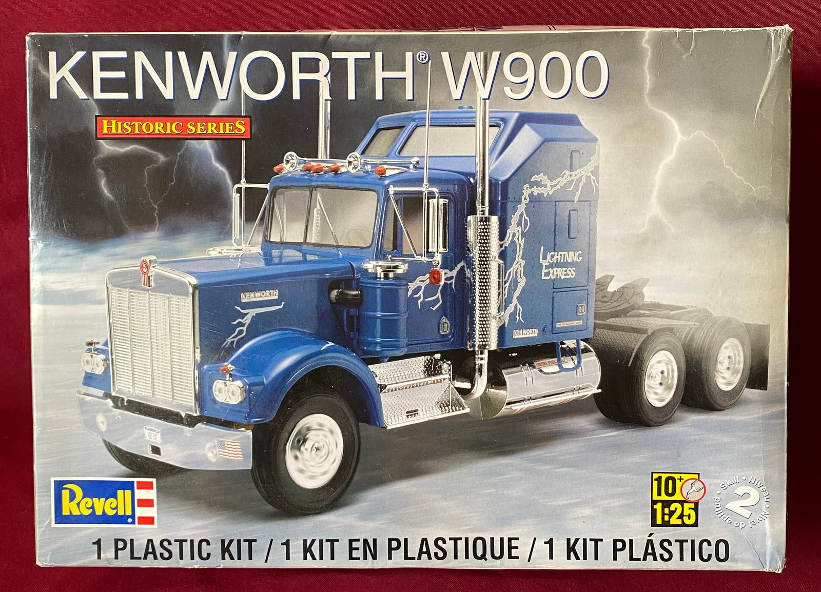 Kenworth W900 Revel Historic Series 1:25 Scale Plastic Model Tractor Trailer Kit (1 of 9)