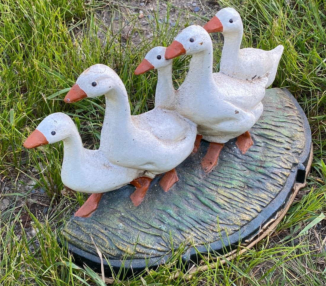 Cast Iron Geese Doorstop: Cast Iron Geese Doorstop