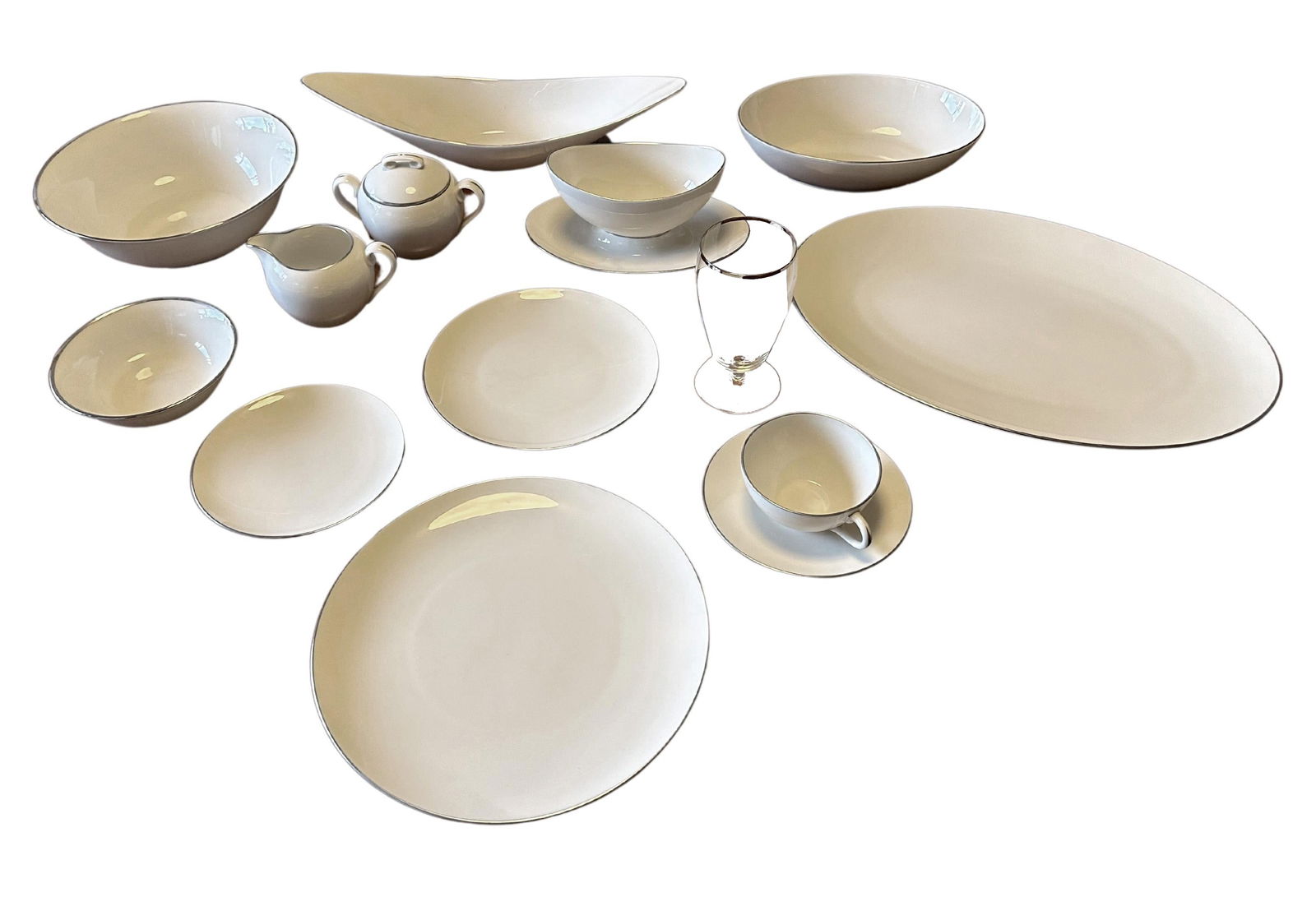 Lenox Olympia Platinum China & Fostoria Glasses: The essence of elegant simplicity, this is a truly beautiful set of Lenox Olympia X-303P Platinum Rim bone china. Single estate, 1962. Exquisite condition. Signed. 7 Fostoria platinum rim water goblet