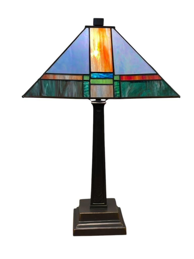 TIFFANY STYLE SLAG GLASS MISSION STYLE TABLE LAMP (1 of 10)