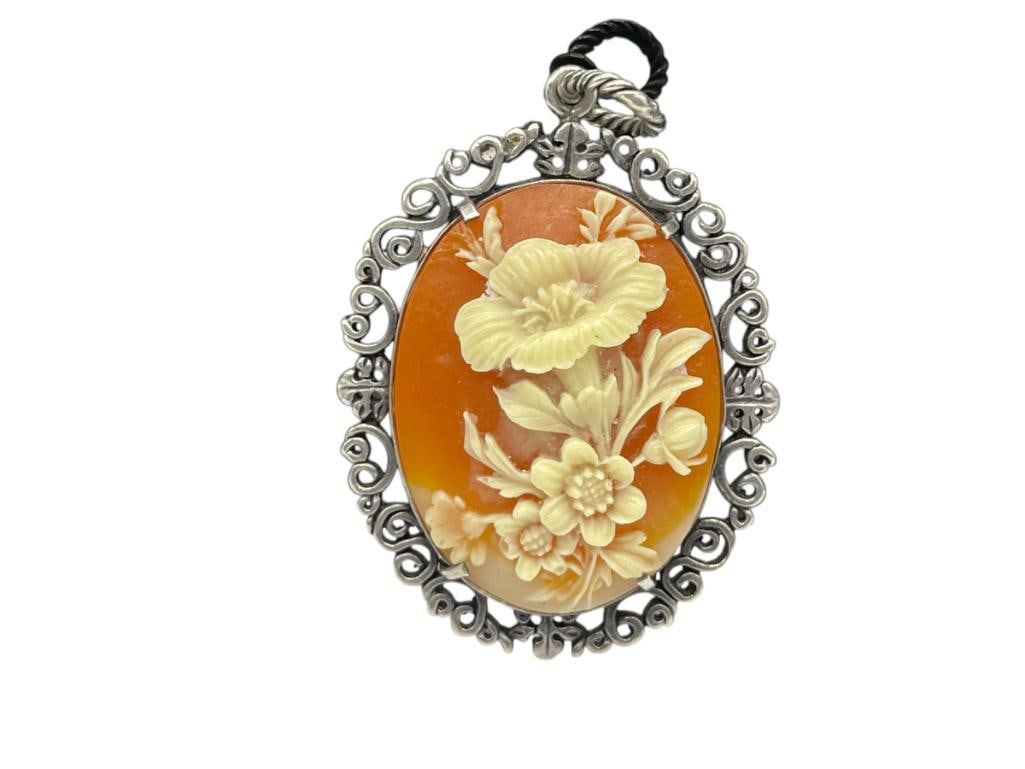 DESIGNER SIGNED VINTAGE STERLING SILVER CARVED CAMEO FLOWER PENDANT (1 of 6)