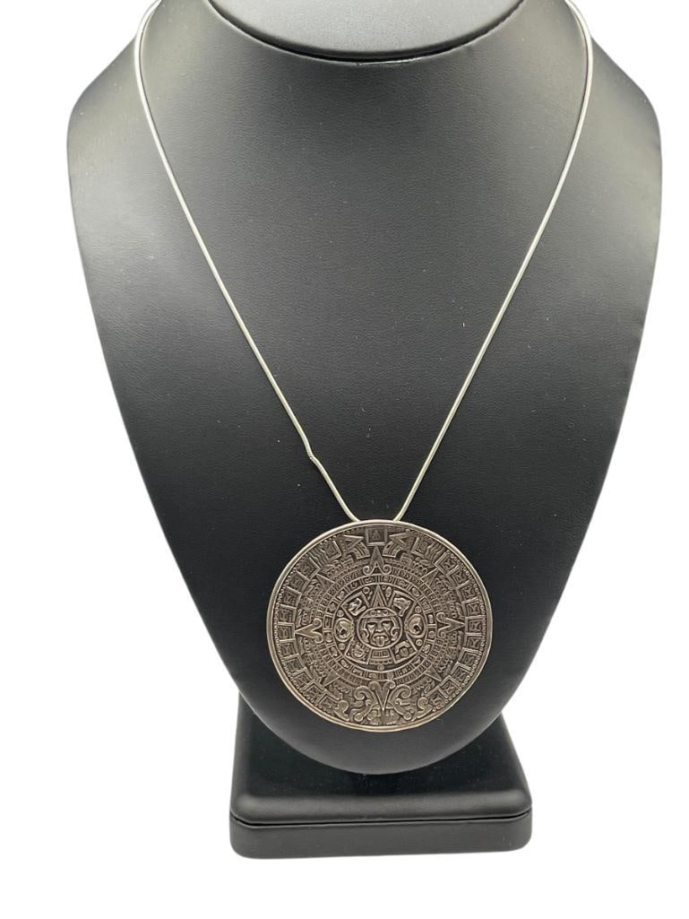 VINTAGE TAXCO MEXICAO STERLING SILVER MAYAN CALENDER PENDANT NECKLACE (1 of 8)