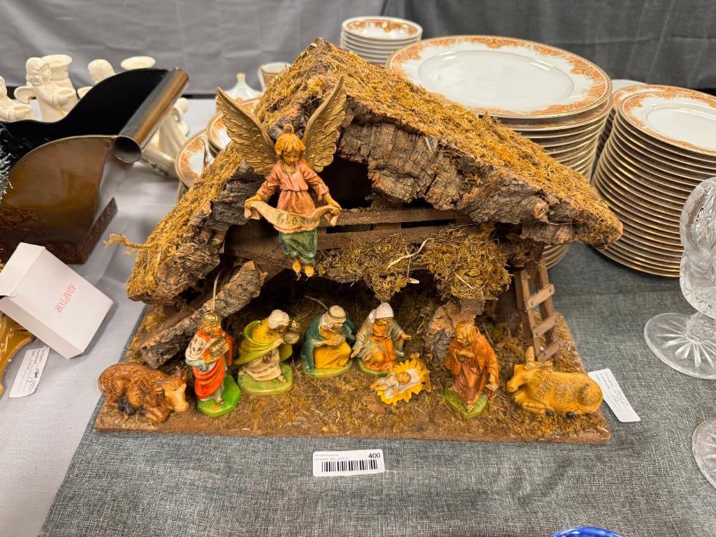 VINTAGE ITALIAN MADE RESIN AND WOOD NATIVITY SCENE (1 of 9)