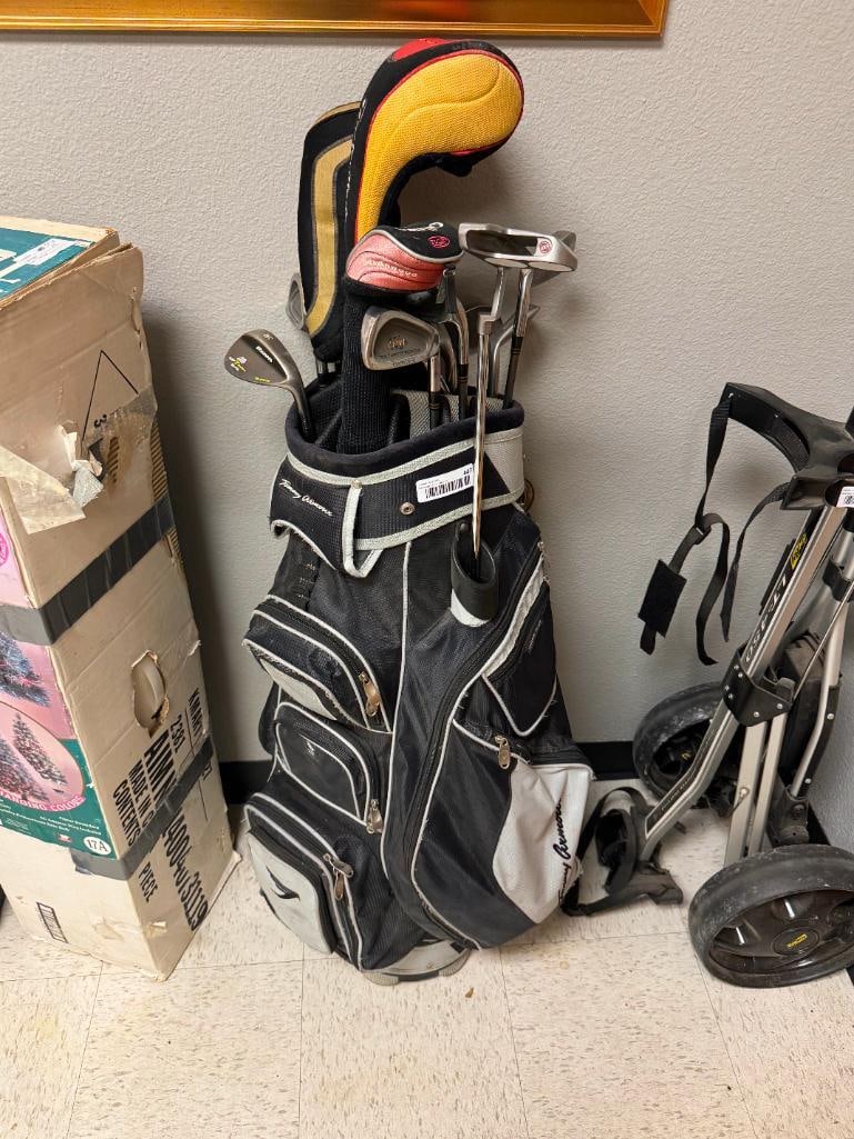 RIGHT HANDED GENTLEMEN;S GOLF CLUBS INCLUDING TAYLORMADE R7 DRAW DRIVER AND ODYSSEY 2-BALL PUTTER (1 of 9)