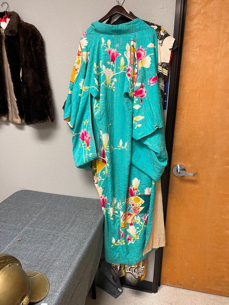 TWO VINTAGE JAPANESE LADIES SILK KIMONOS (1 of 11)