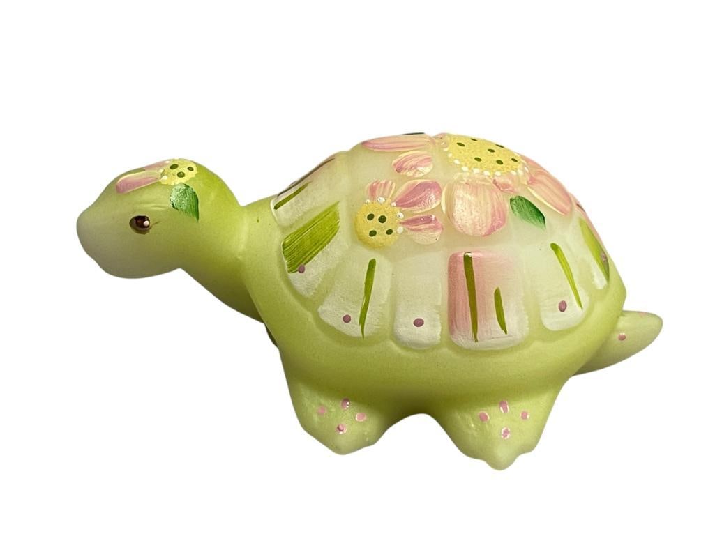 VINTAGE FENTON HAND PAINTED URANIUM GLASS TURTLE FIGURINE SIGNED BY ARTIST JK SPINDLER (1 of 4)