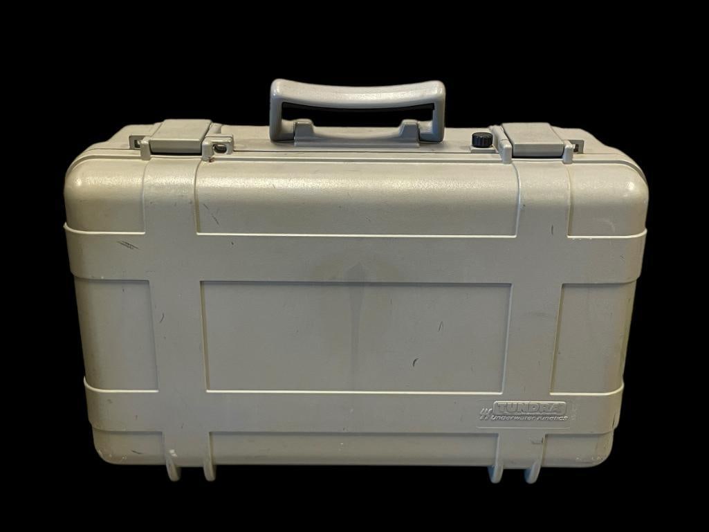TUNDRA UNDERWATER KINETICS HARD PLASTIC CAMERA CASE (1 of 5)