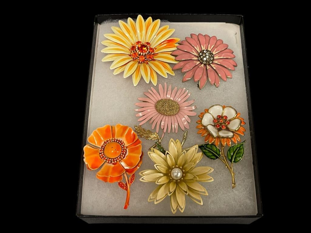 SIX VINTAGE LADIES COSTUME JEWELRY FLOWER BROOCHES INCLUDING ONE SIGNED MARVELLA (1 of 9)