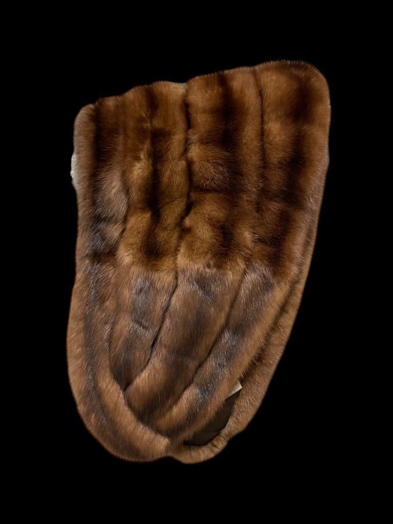 DESIGNER JOHN ROSS ORIGINAL BROWN MINK FUR STOLE SOLD BY CONKLIN FURS OF RENO, NEVADA (1 of 7)