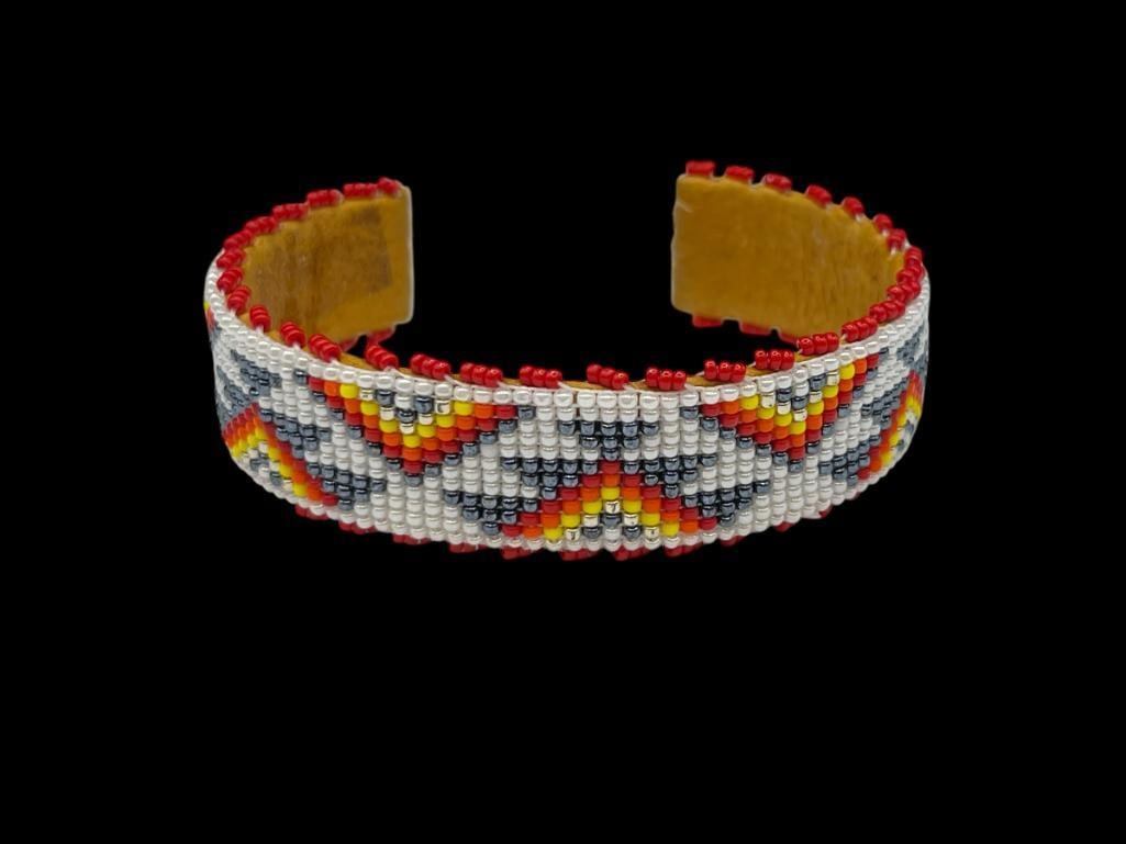 NATIVE AMERICAN ISHI TRIBE INTRICATELY BEADED LEATHER CUFF BRACELET (1 of 4)