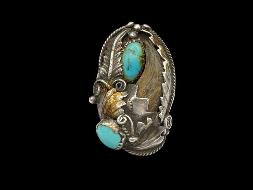 VINTAGE NAVAJO STERLING SILVER TURQUOISE AND BEAR CLAW TOOLED RING (1 of 6)